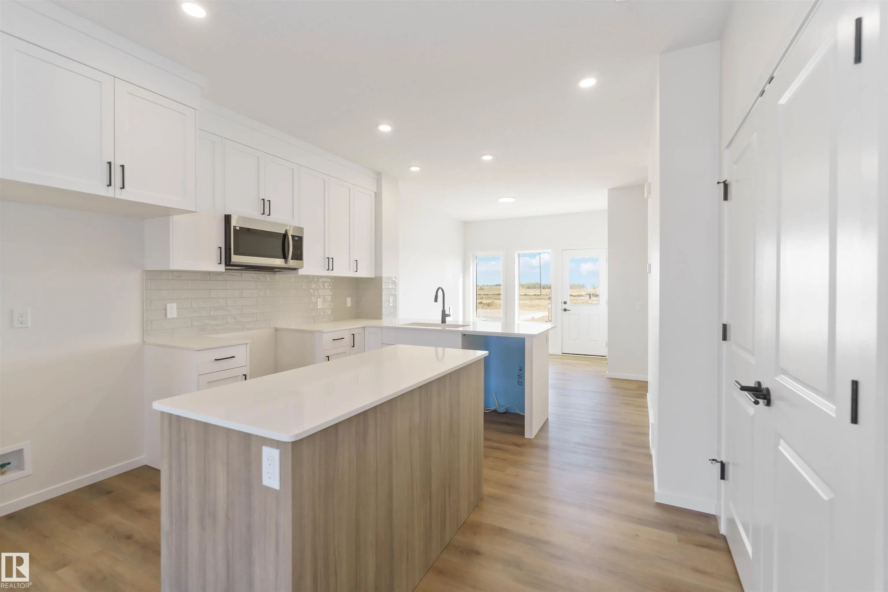 1239 CRISTALL Way