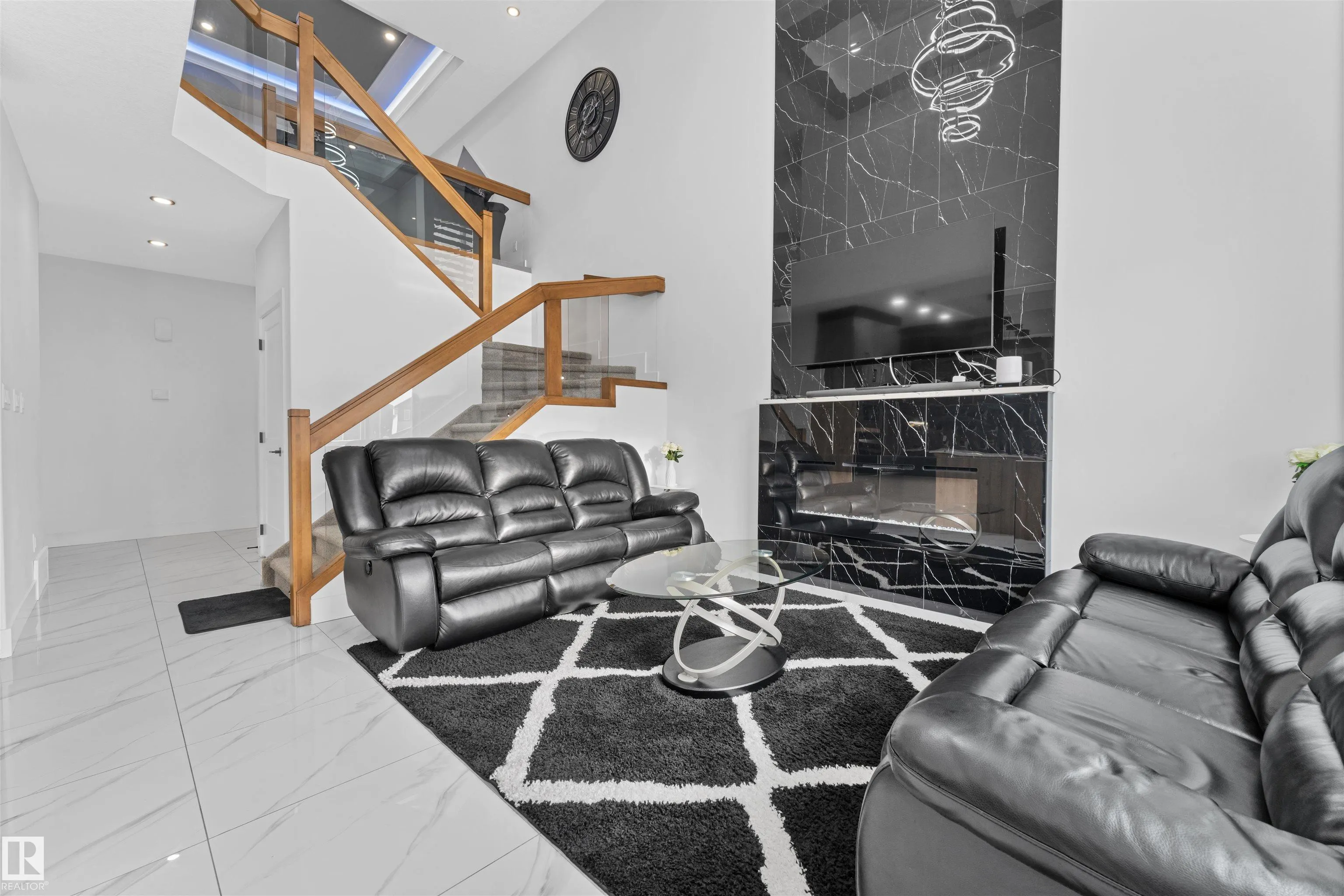 5814 PELTIER Close