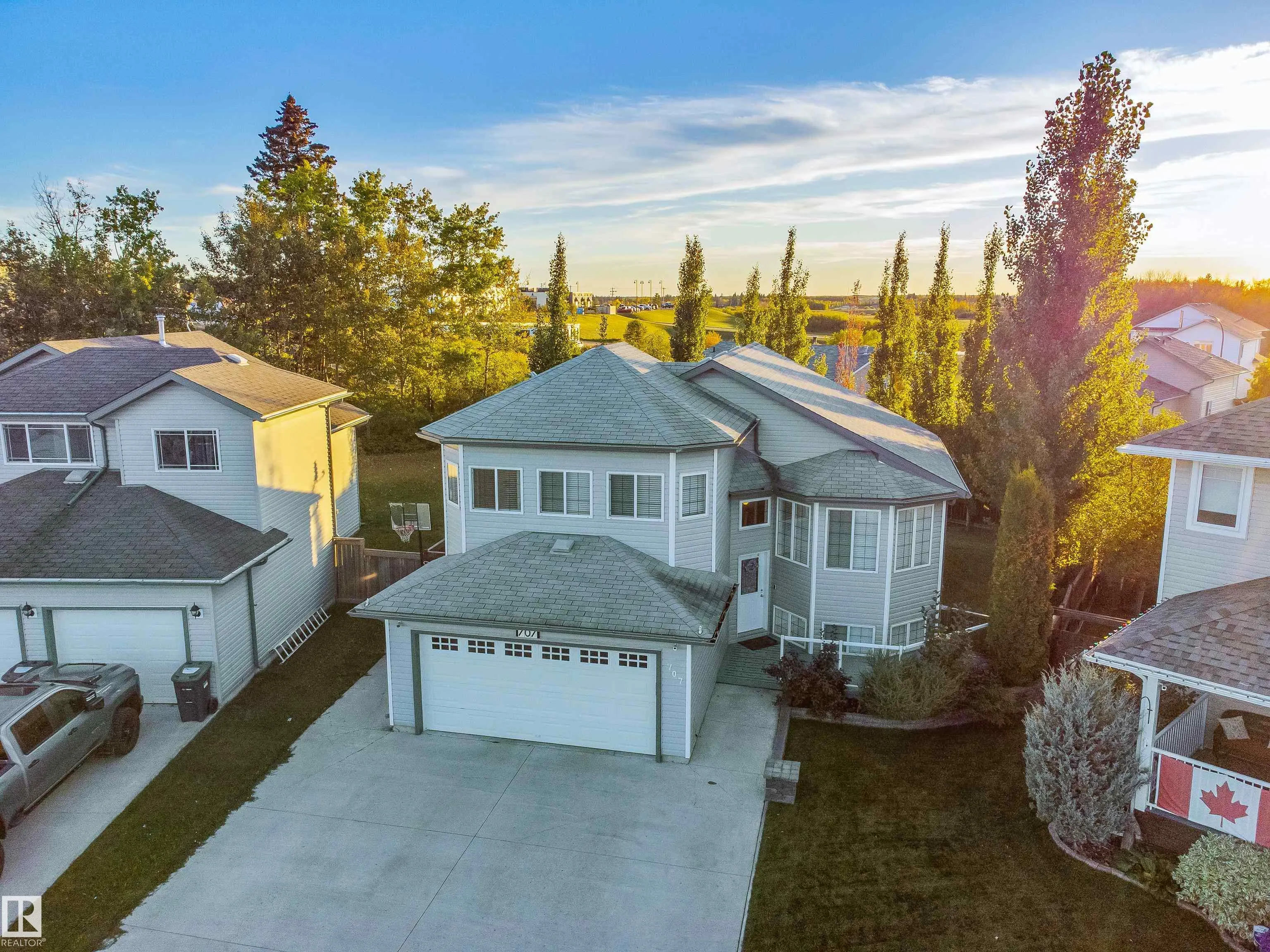 707 Sparrow Close
