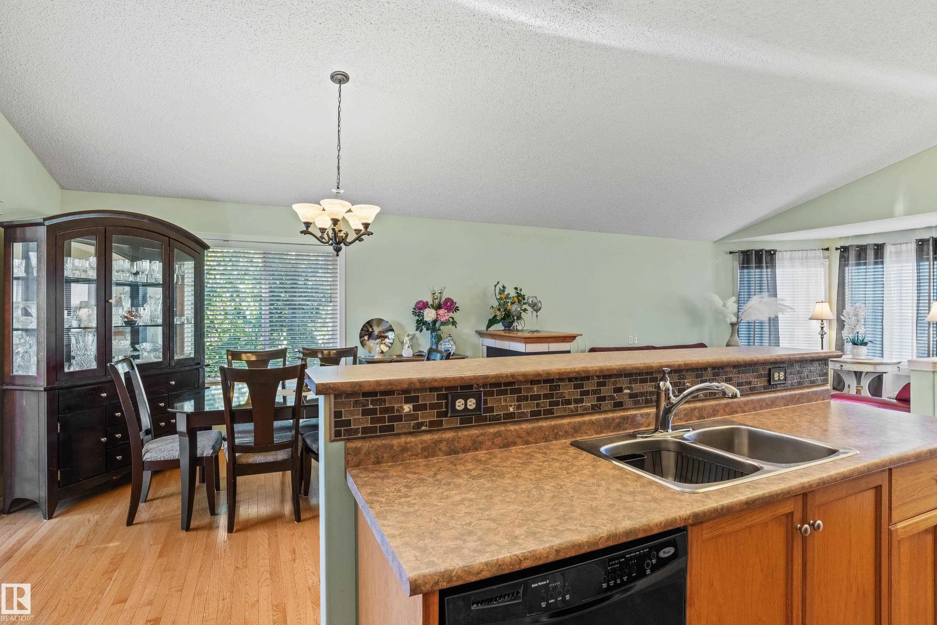 707 Sparrow Close