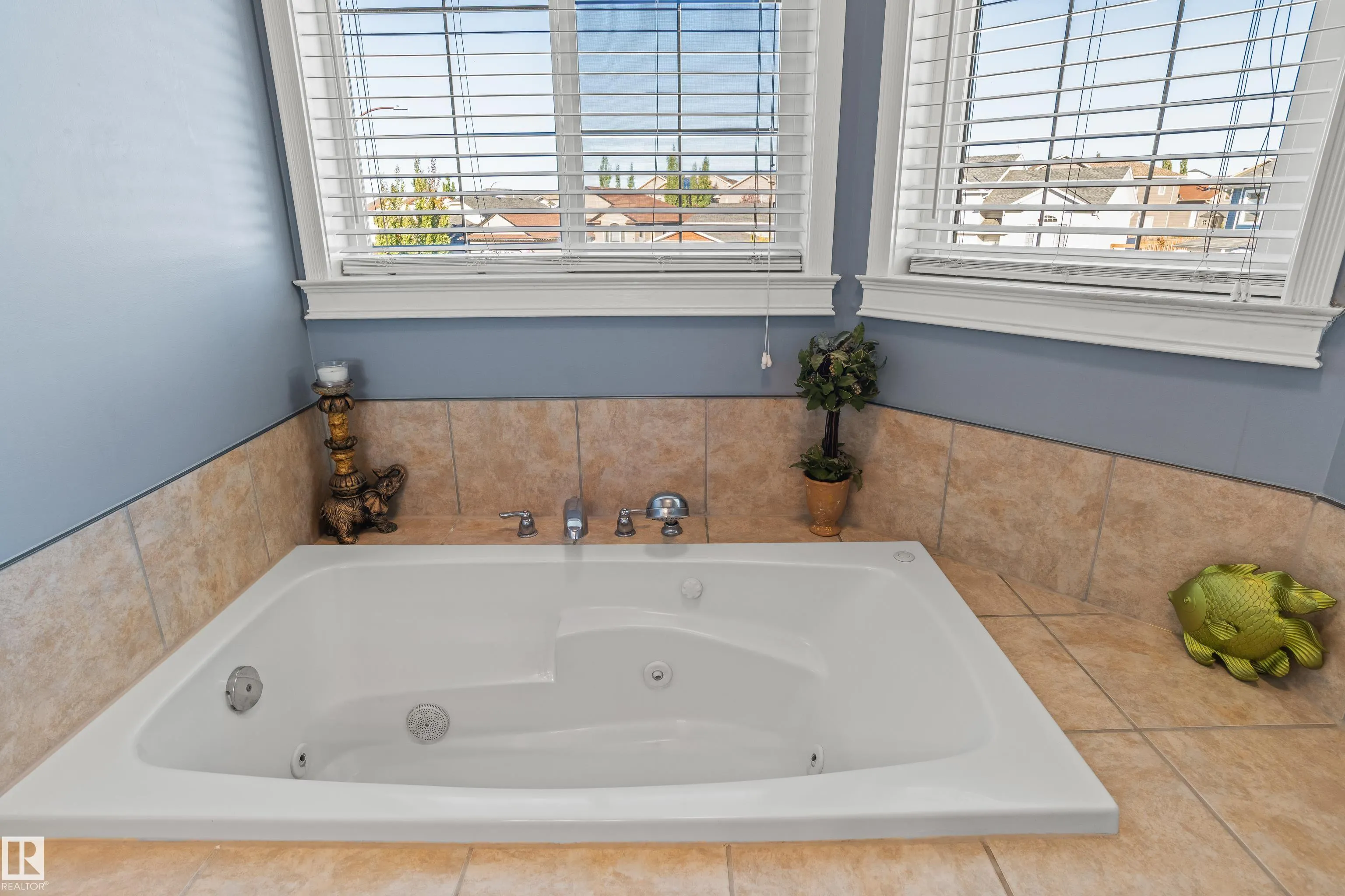 707 Sparrow Close