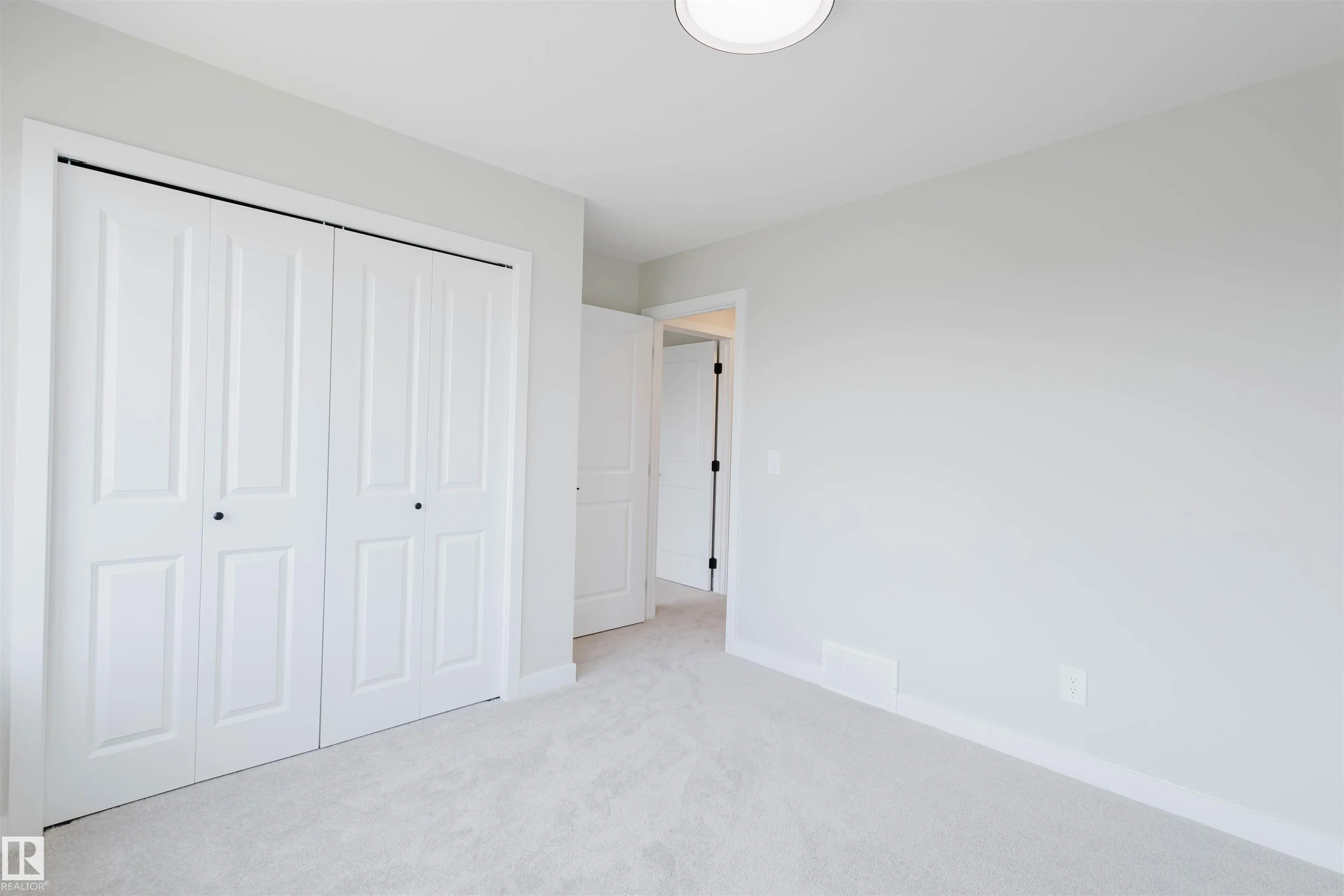 6 Cobblestone Gate