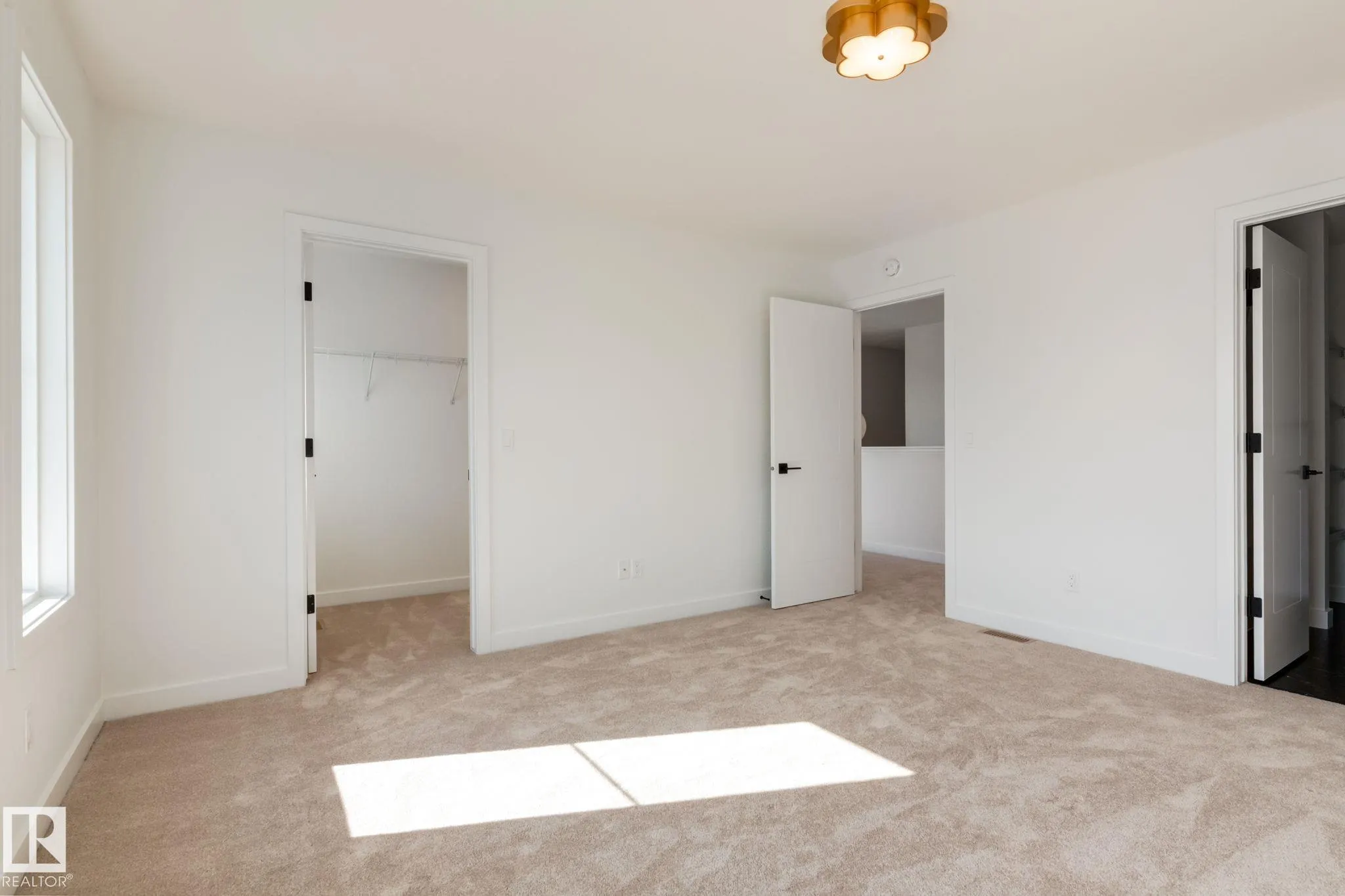 27 Chartres Close