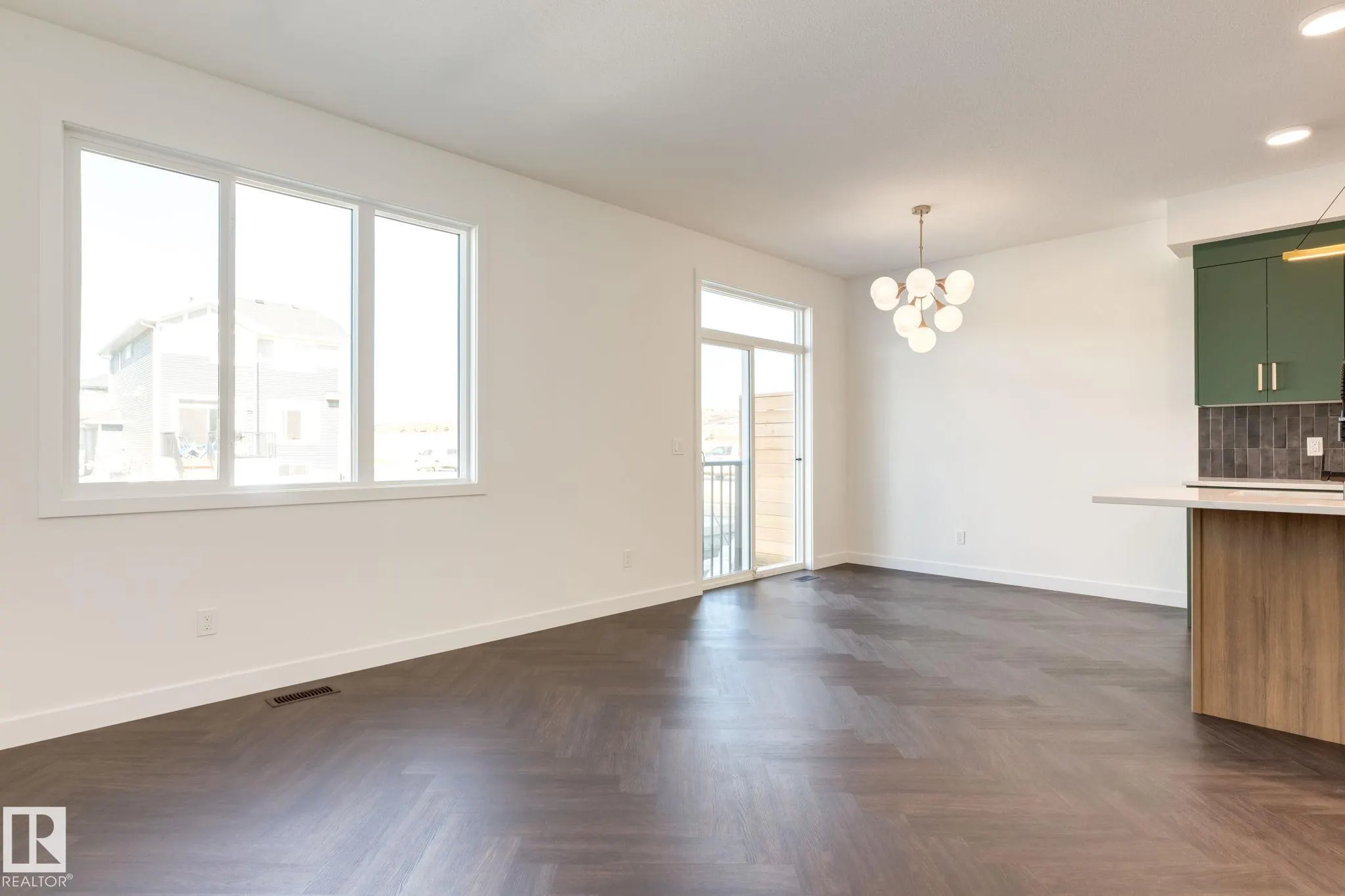 27 Chartres Close