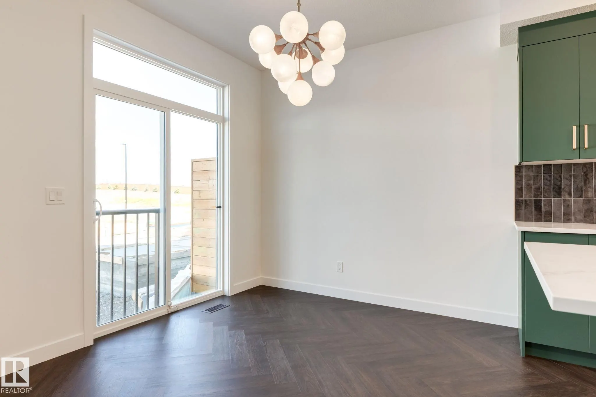 27 Chartres Close