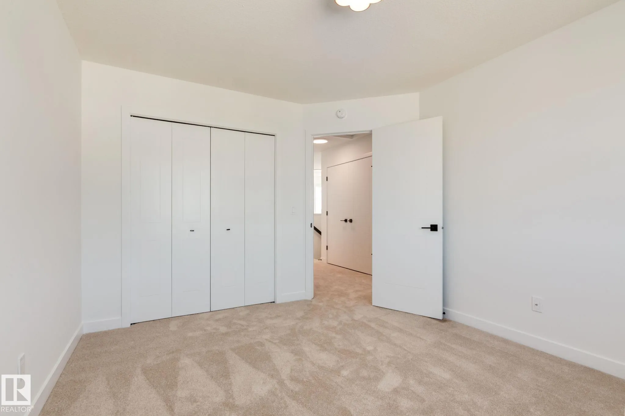 27 Chartres Close