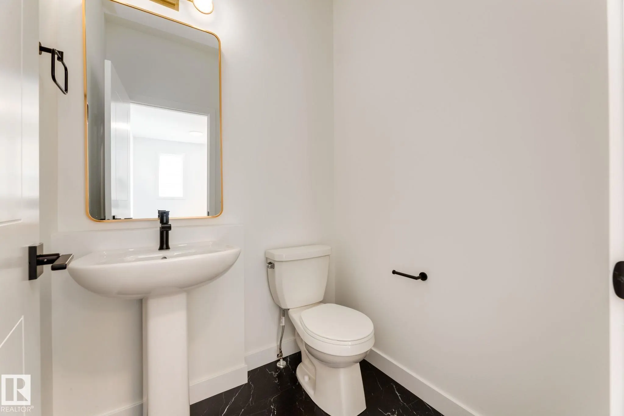 27 Chartres Close