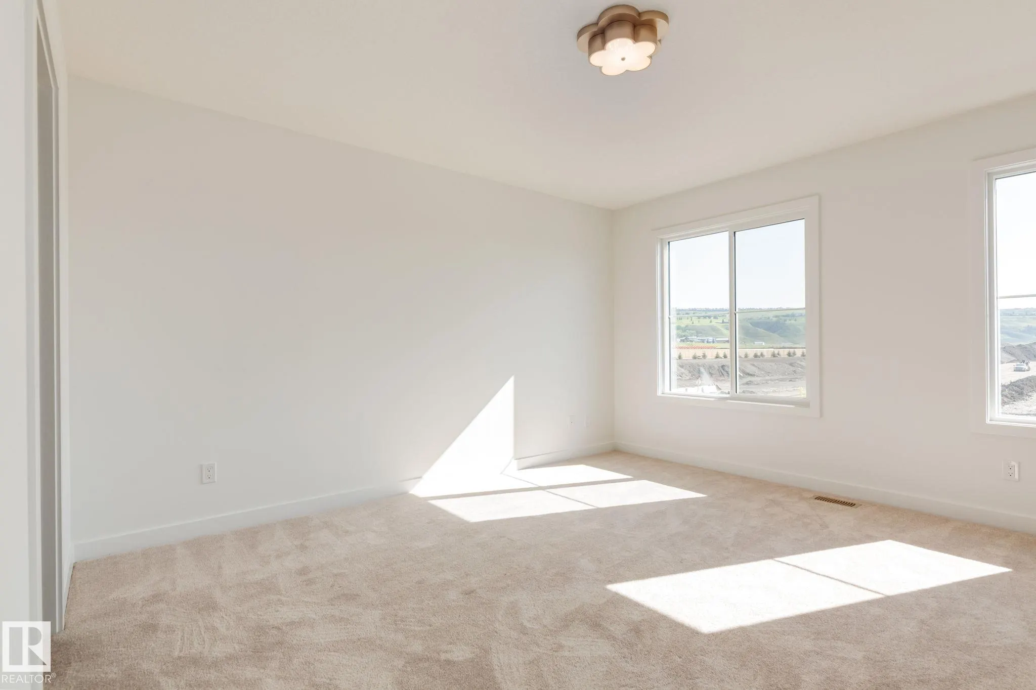 27 Chartres Close