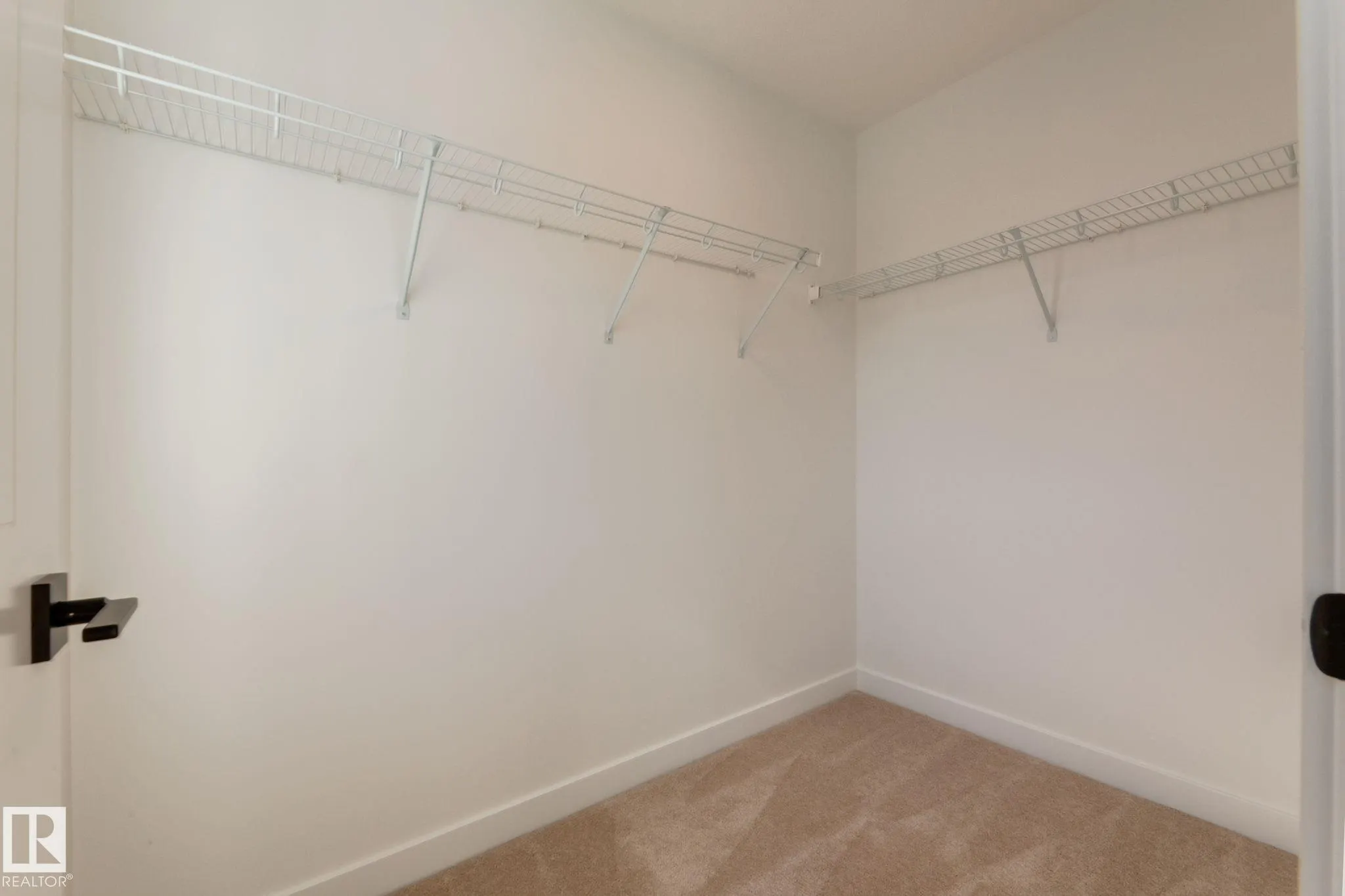 27 Chartres Close