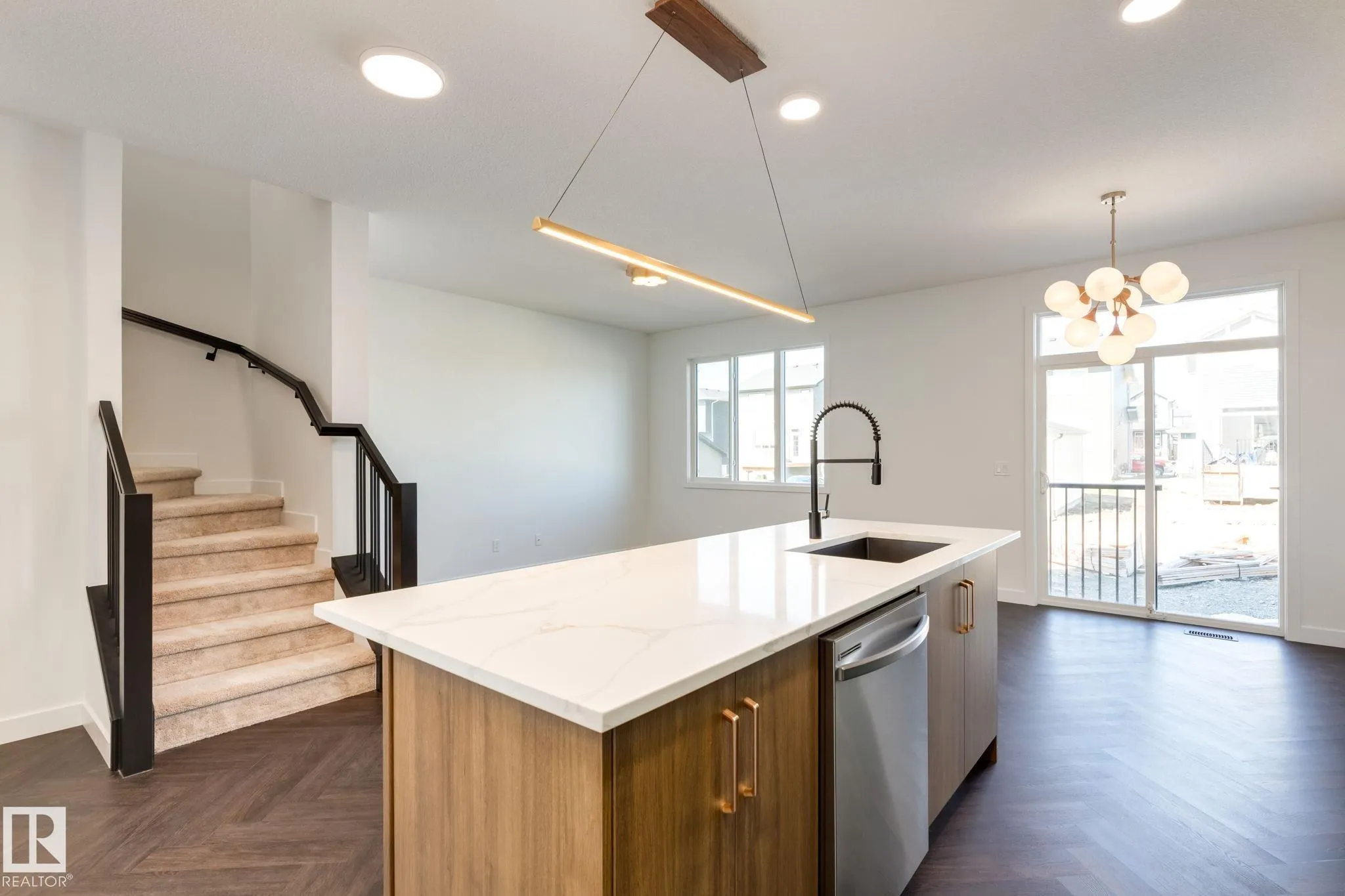 27 Chartres Close