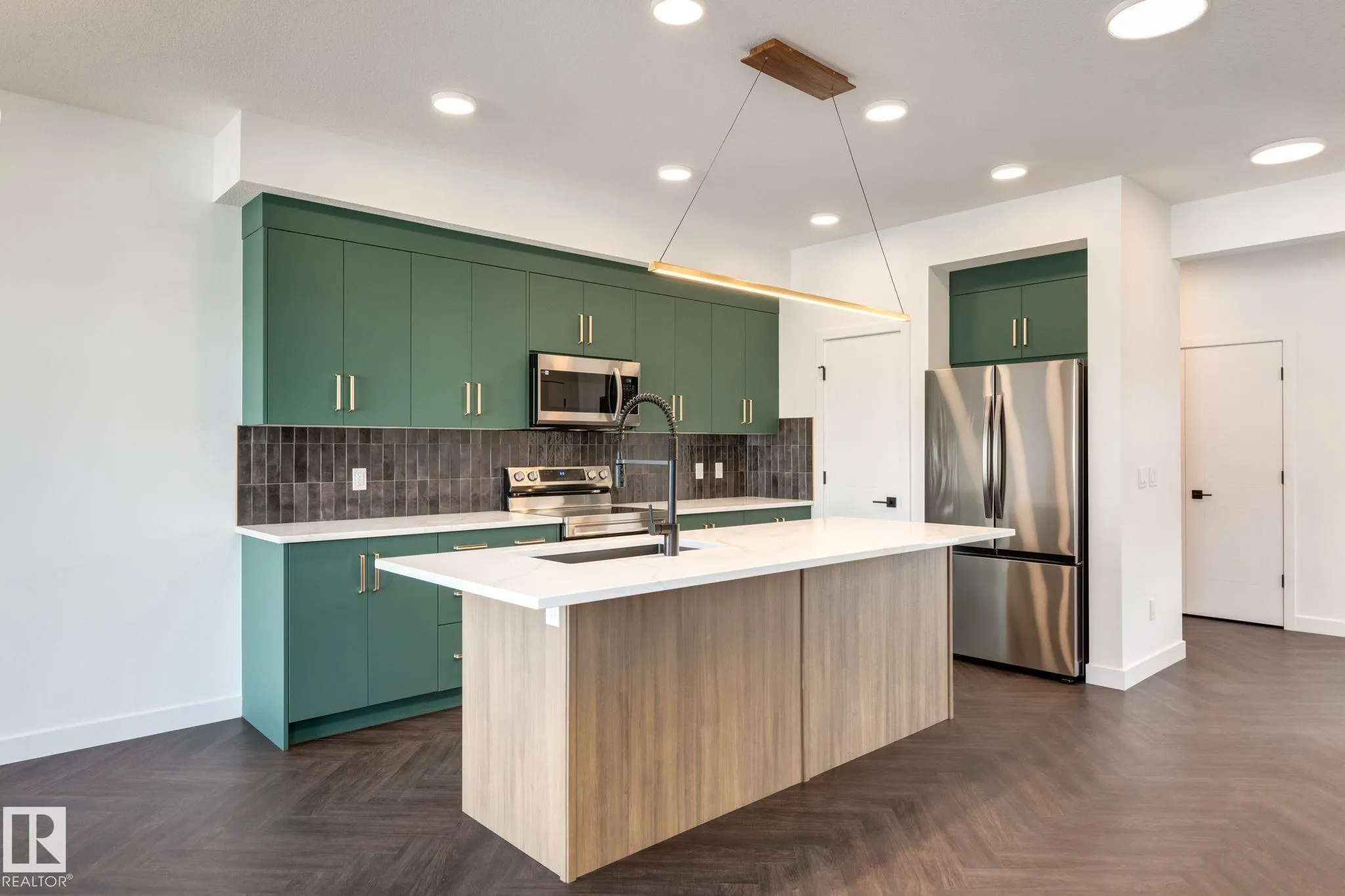 27 Chartres Close