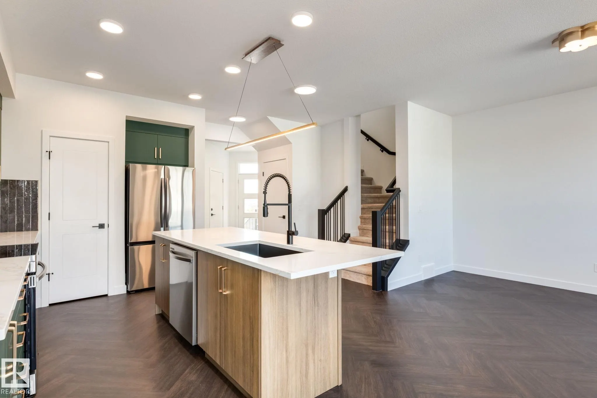 27 Chartres Close