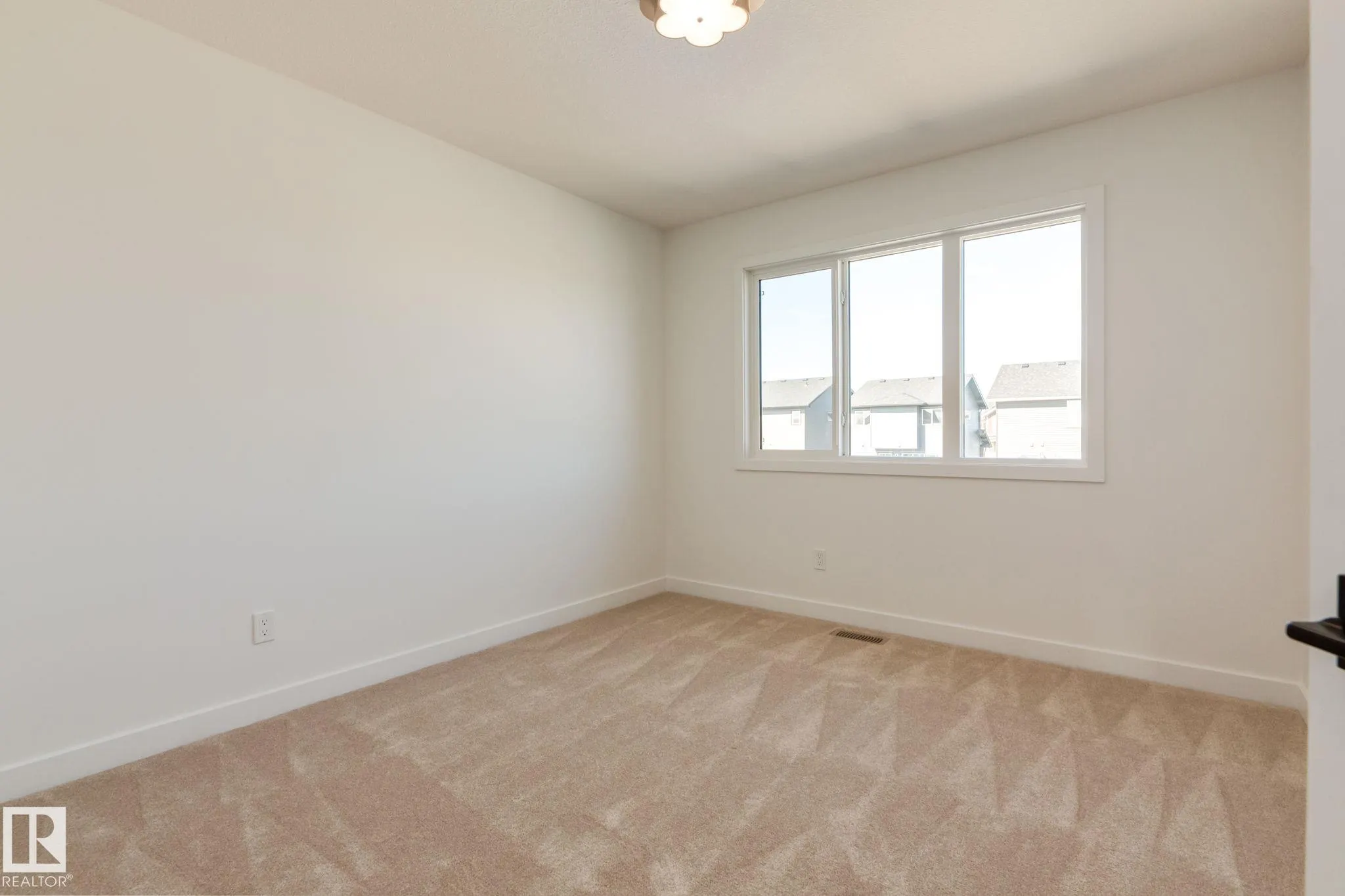 27 Chartres Close