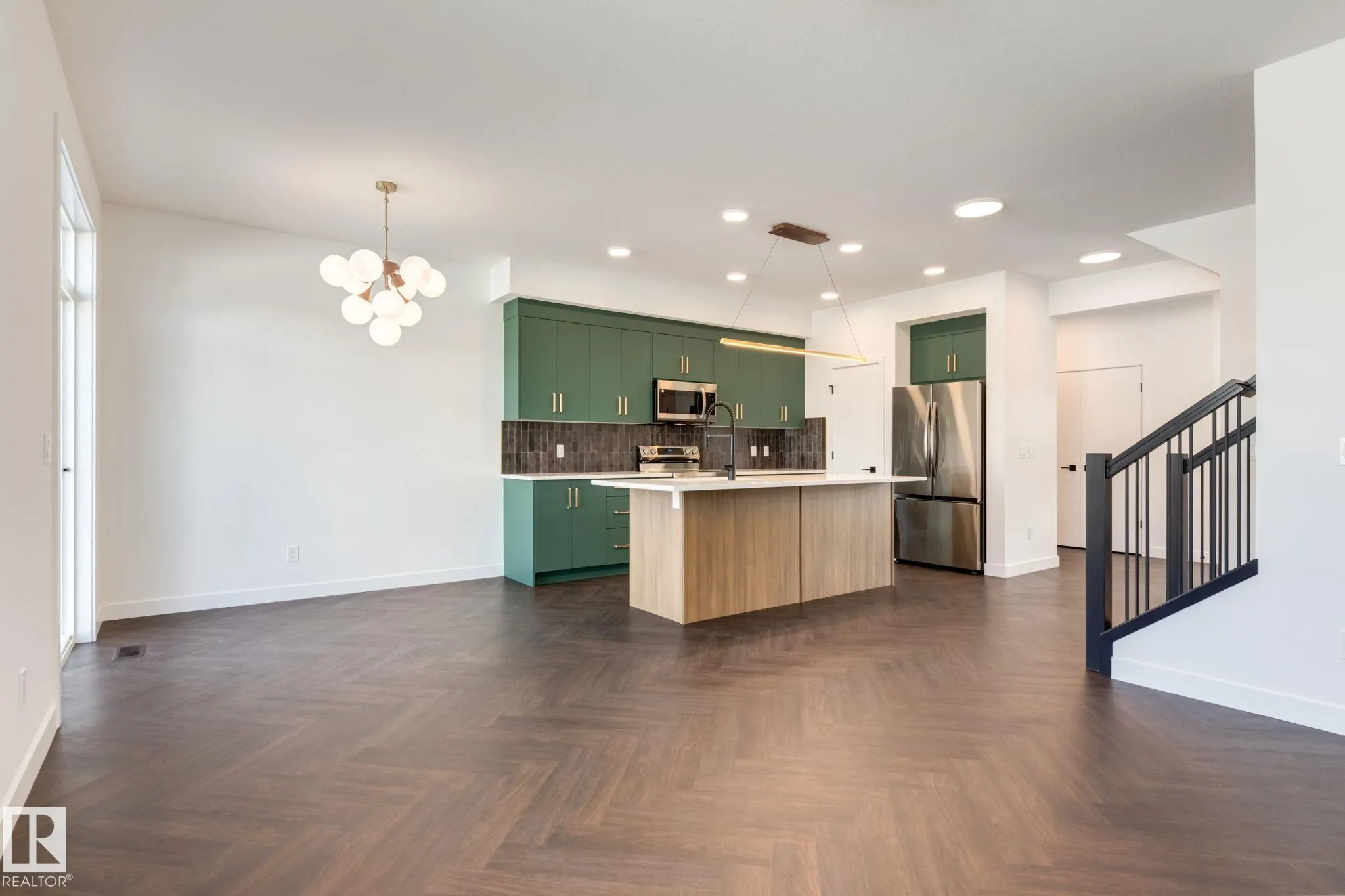 27 Chartres Close