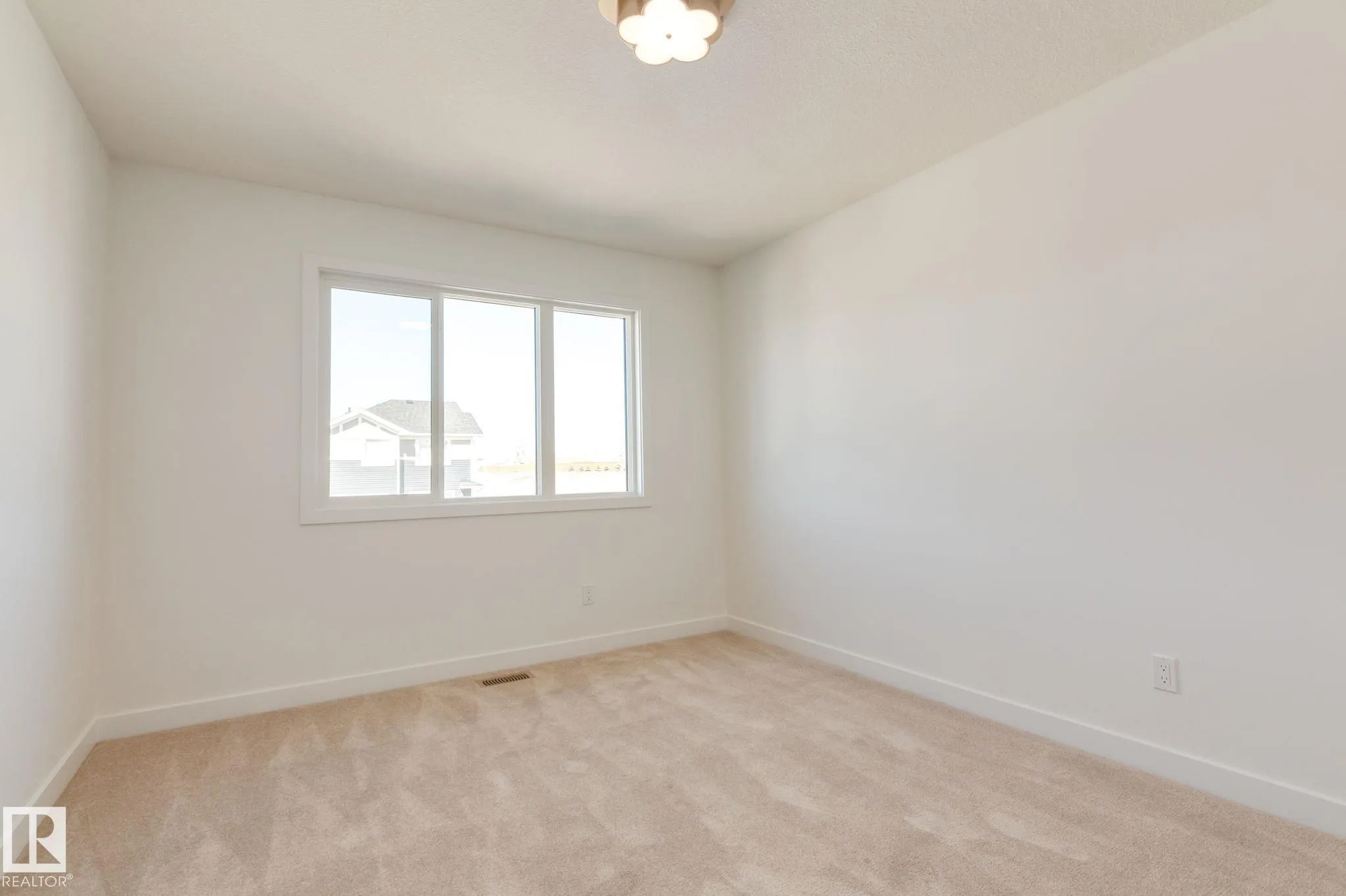 27 Chartres Close