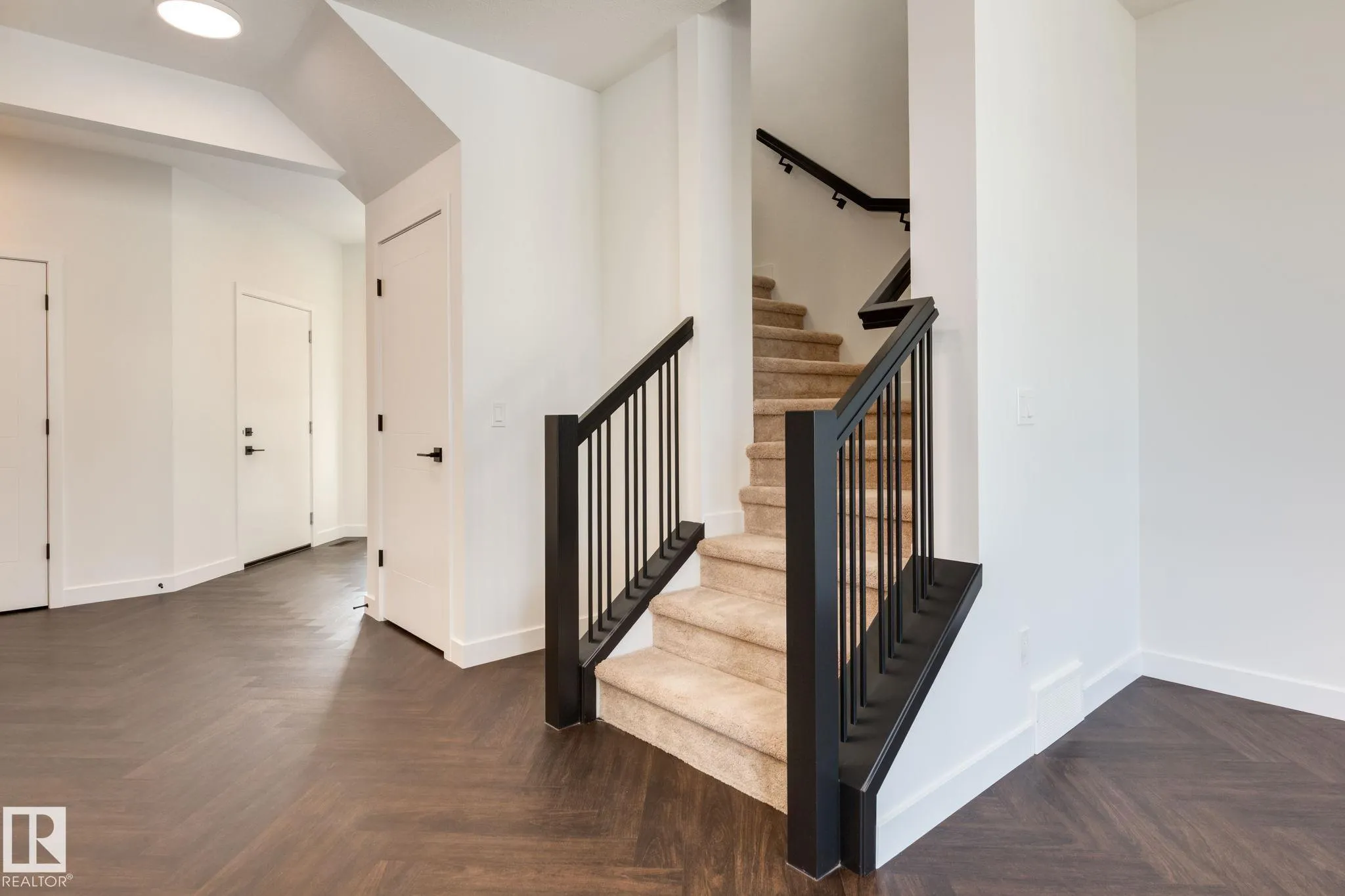 27 Chartres Close