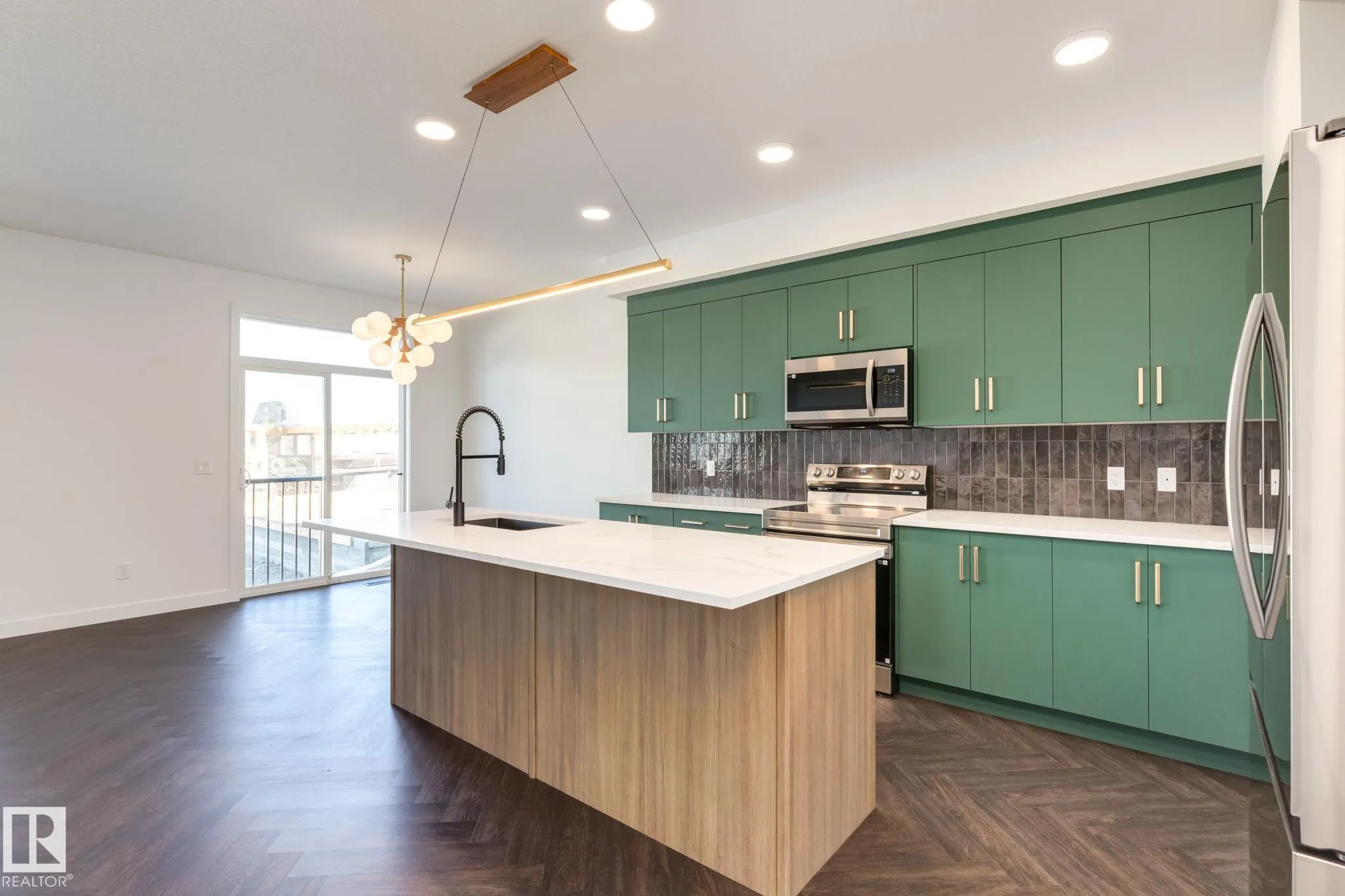 27 Chartres Close