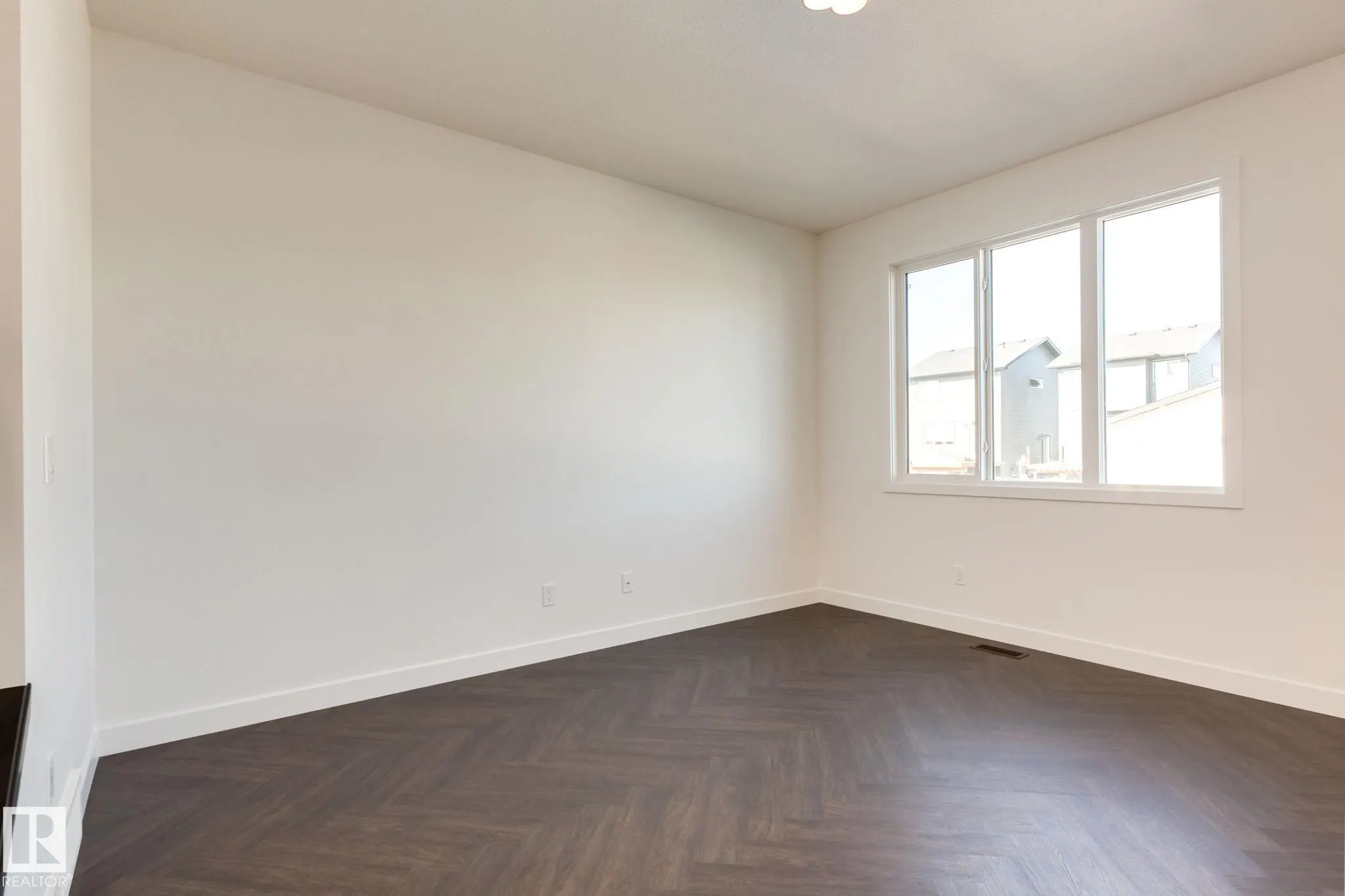 27 Chartres Close