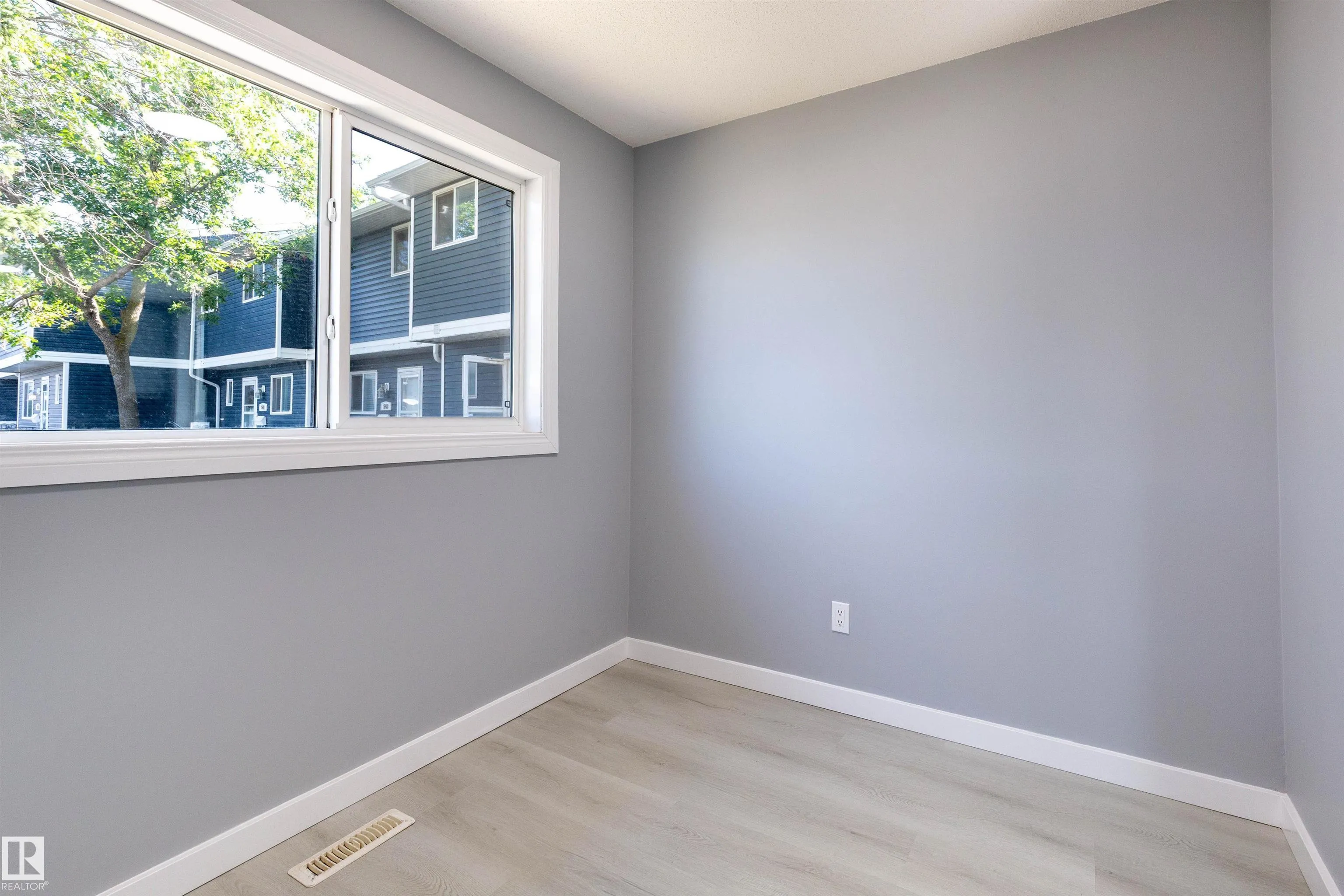 547 DUNLUCE Road
