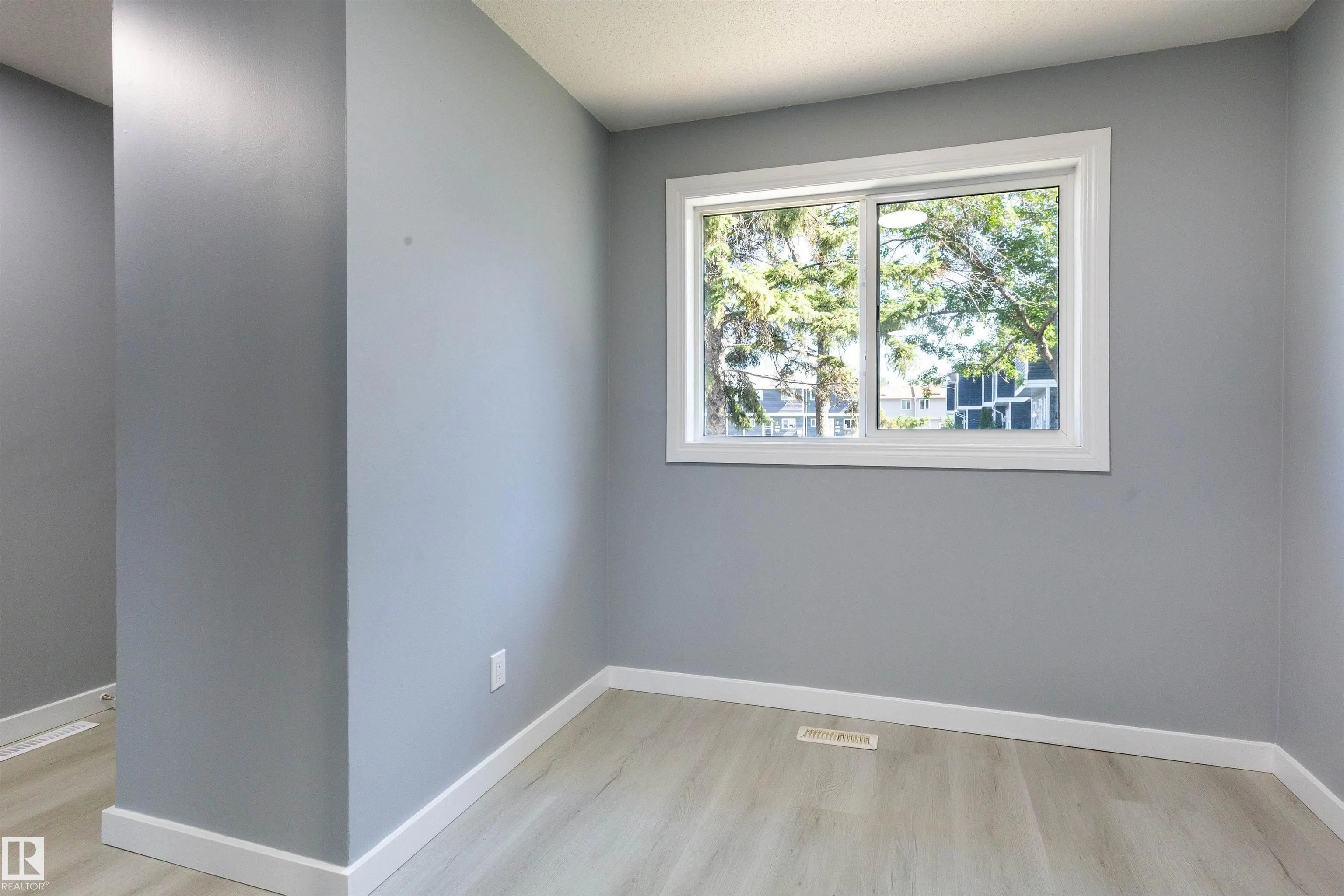 547 DUNLUCE Road