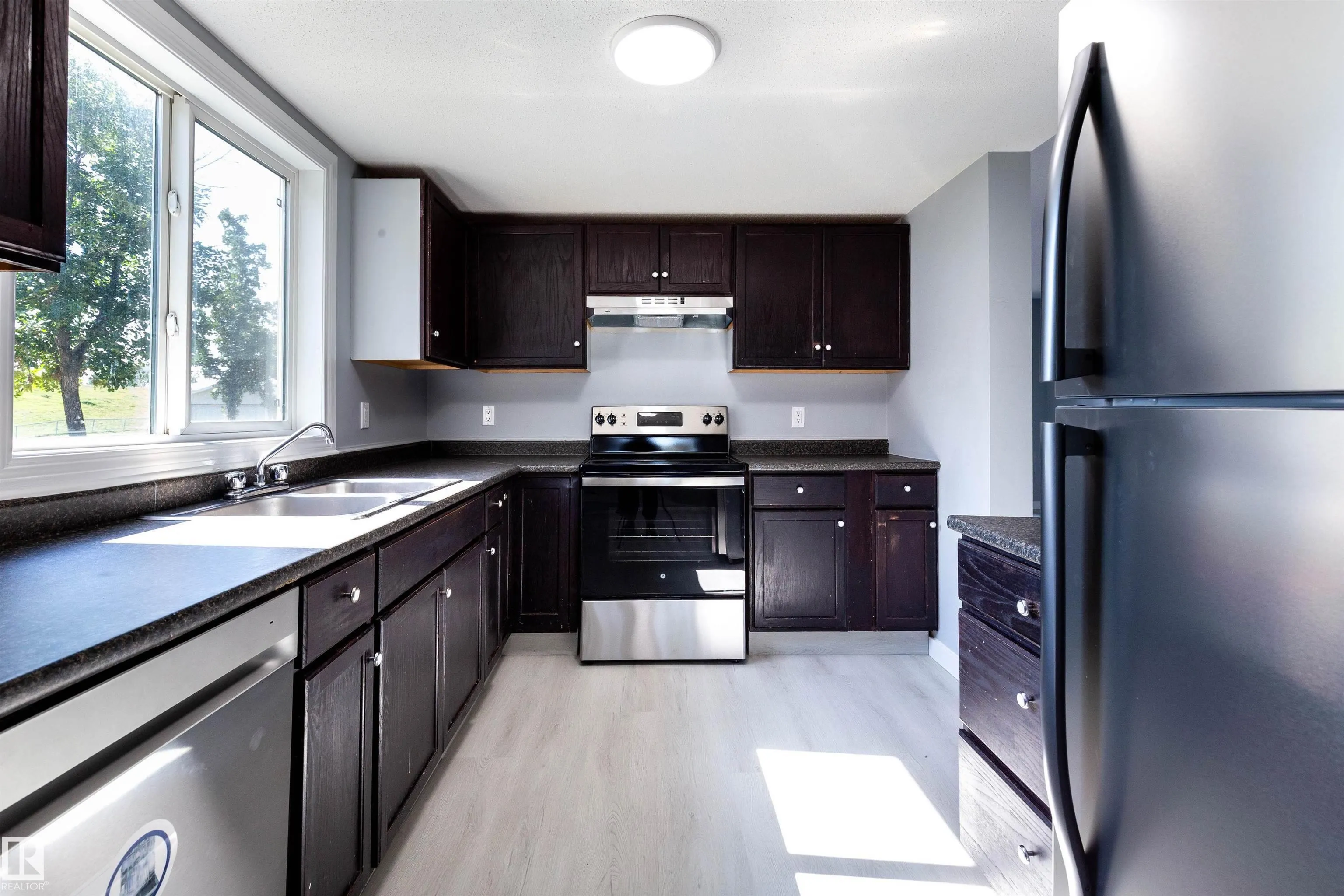 547 DUNLUCE Road
