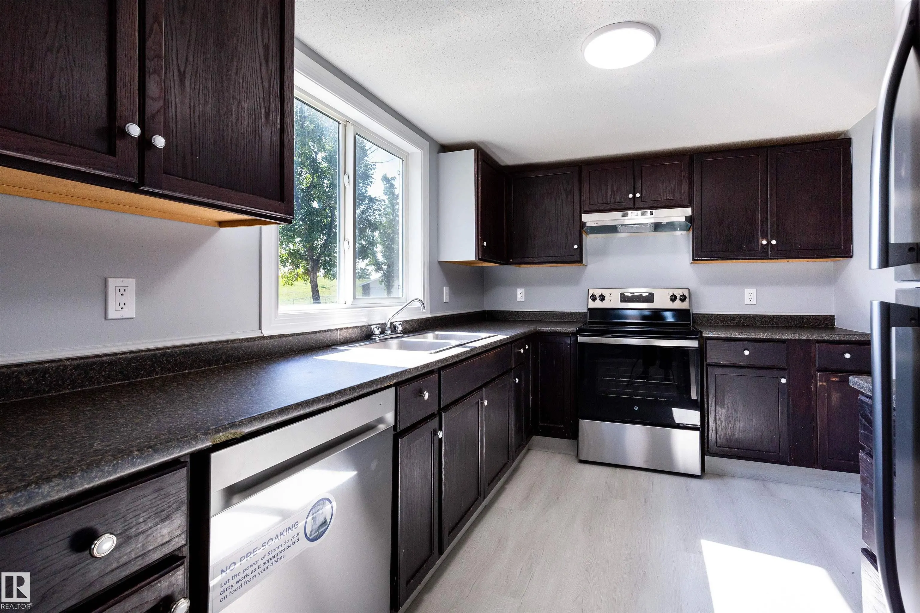 547 DUNLUCE Road
