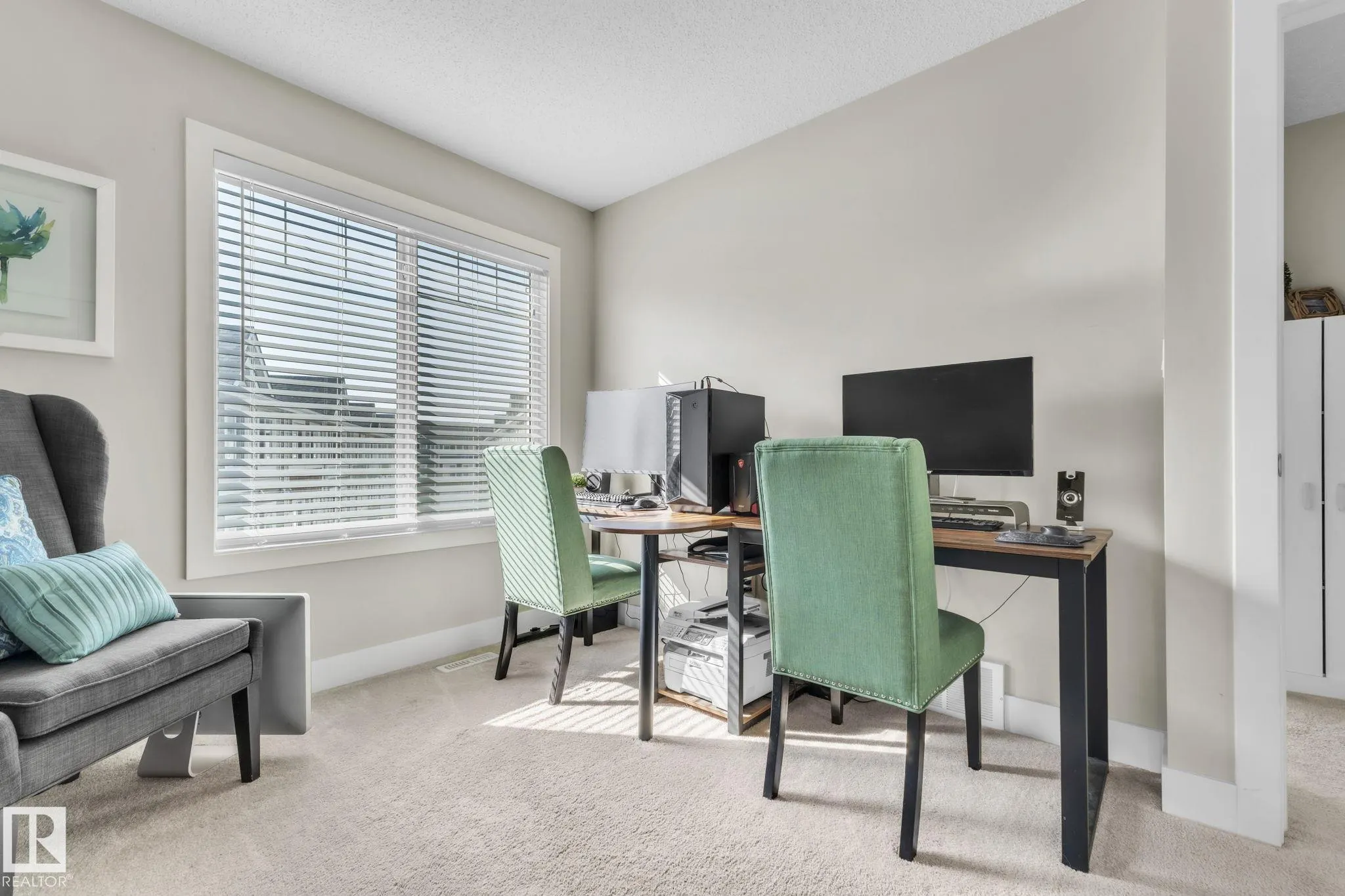 2922 MAPLE Way