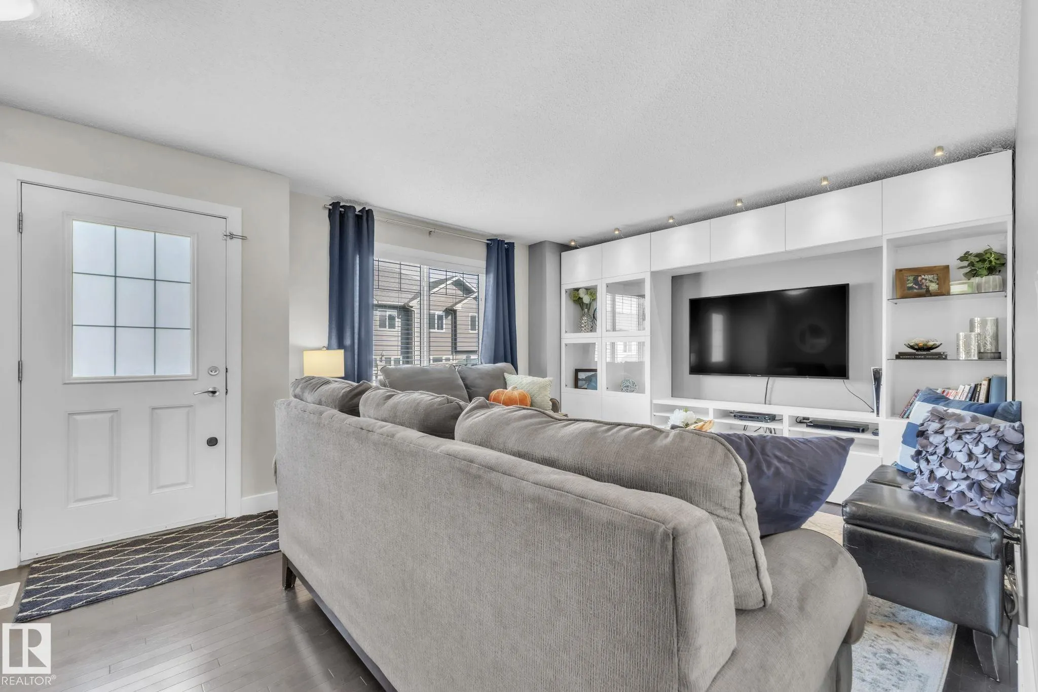 2922 MAPLE Way
