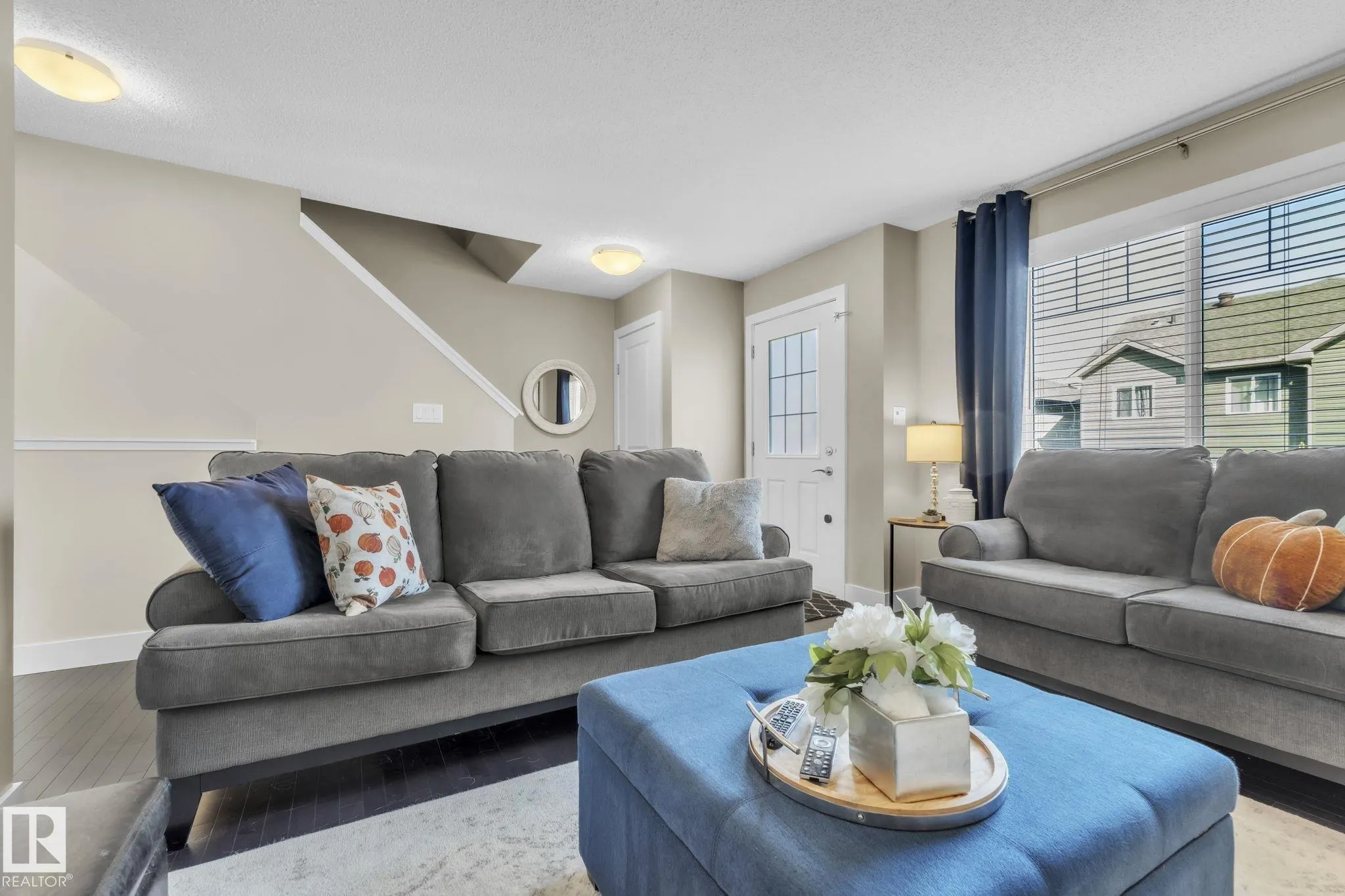 2922 MAPLE Way