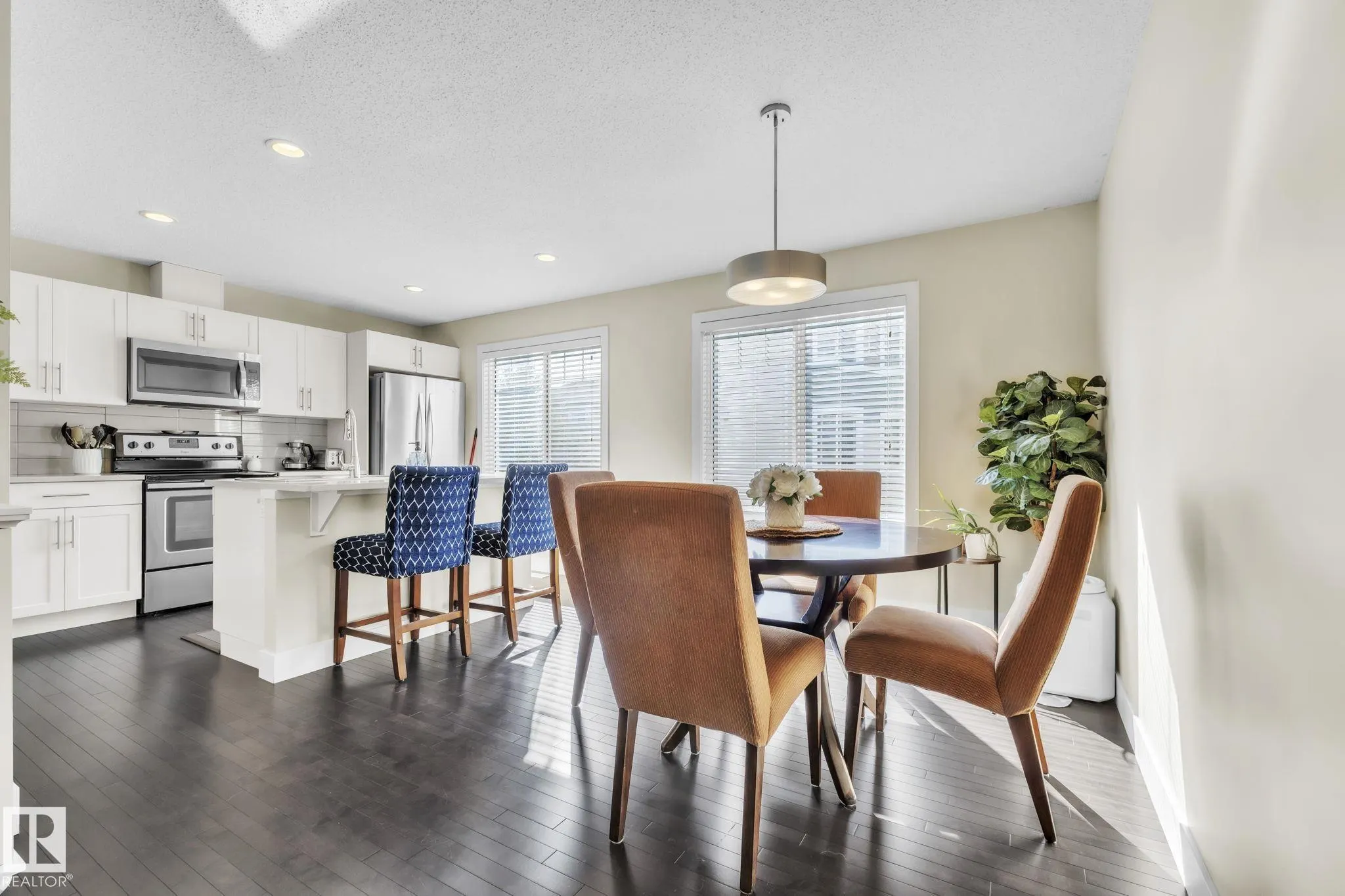 2922 MAPLE Way