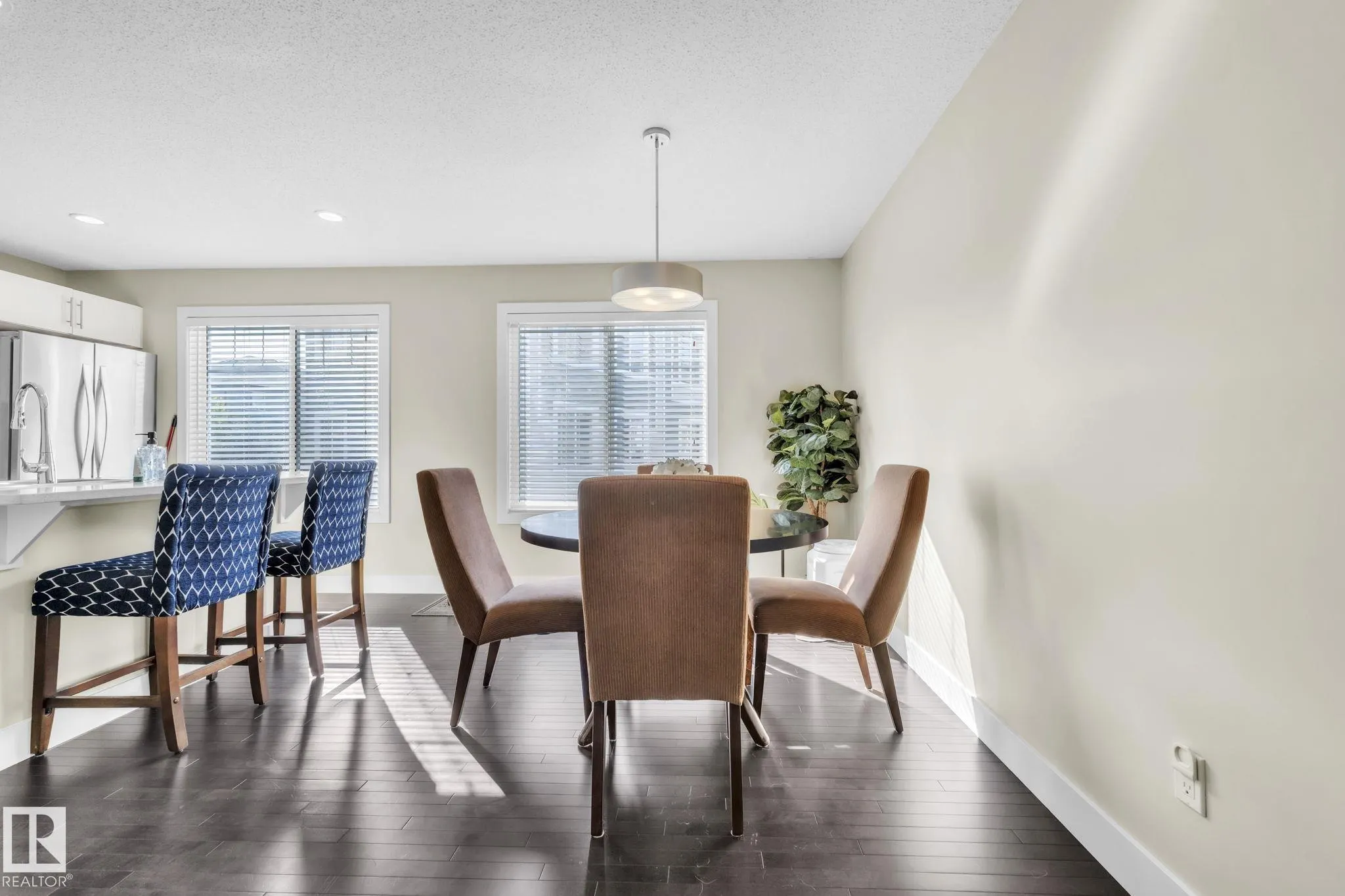 2922 MAPLE Way