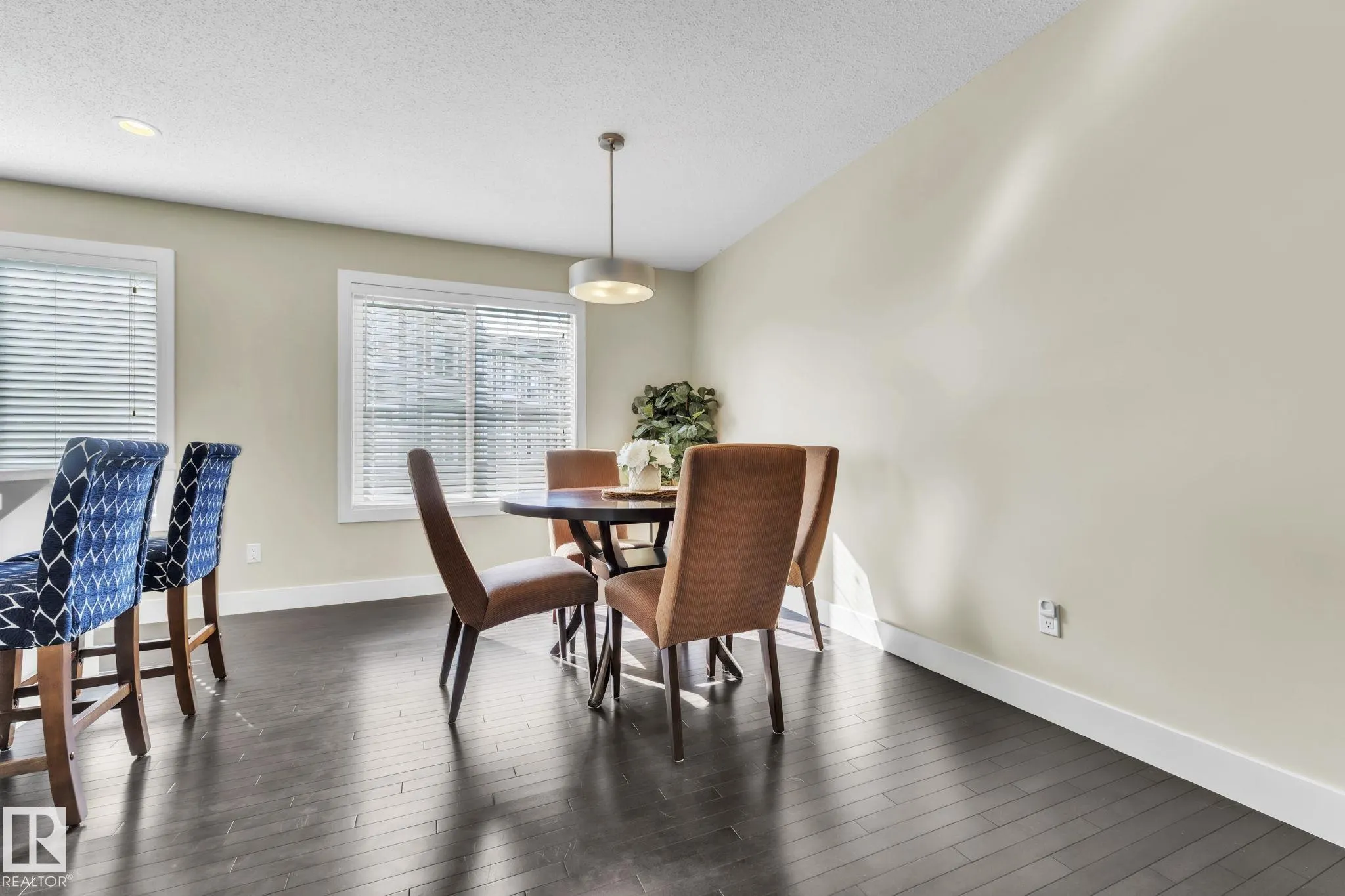 2922 MAPLE Way