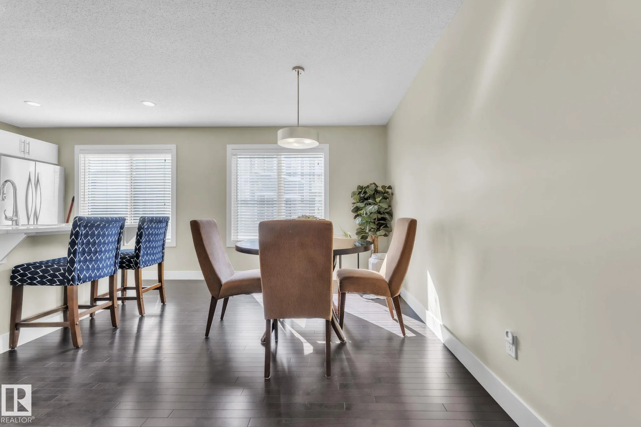 2922 MAPLE Way