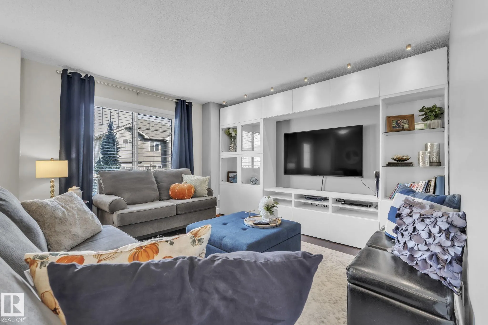 2922 MAPLE Way