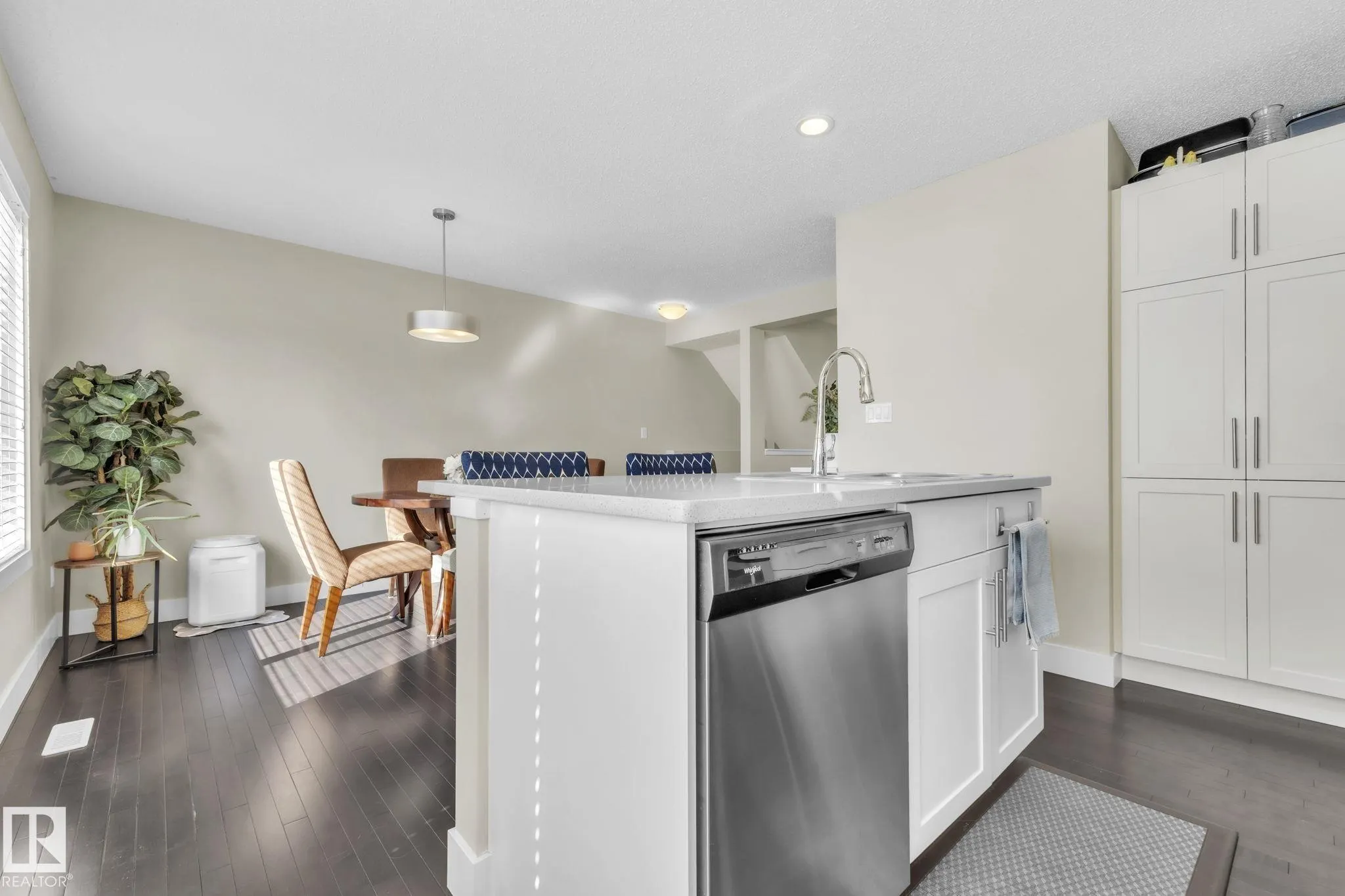 2922 MAPLE Way