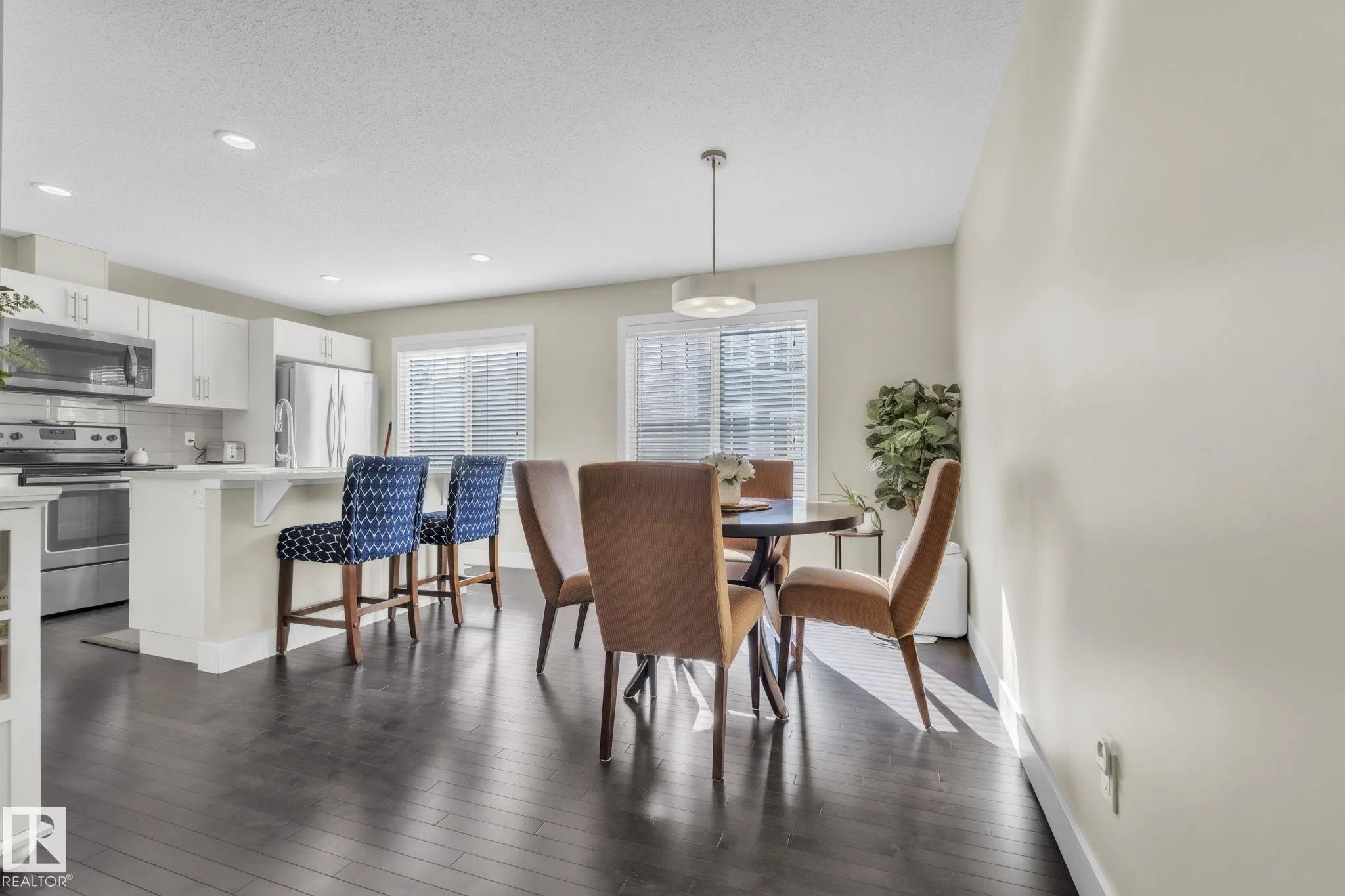 2922 MAPLE Way