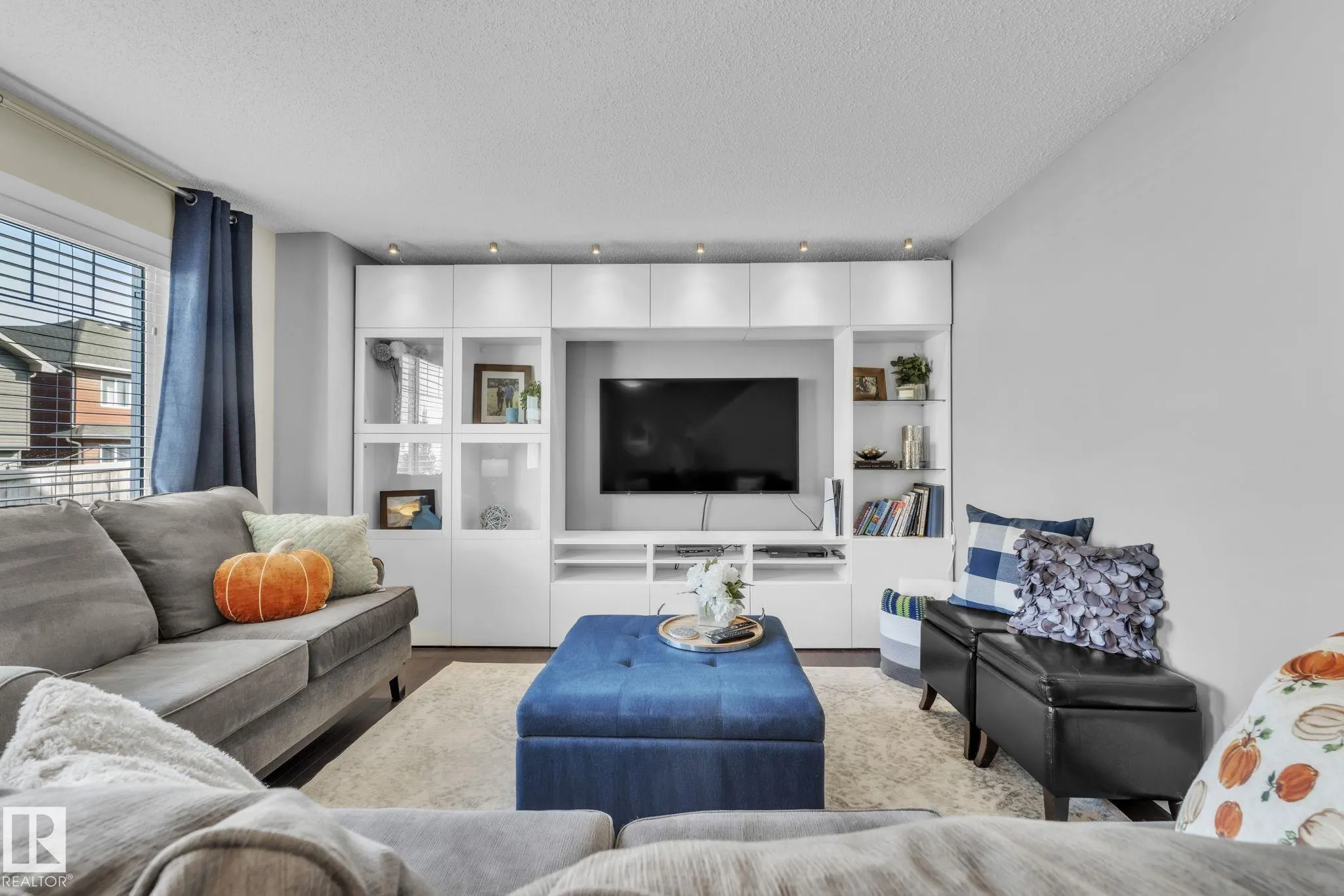 2922 MAPLE Way