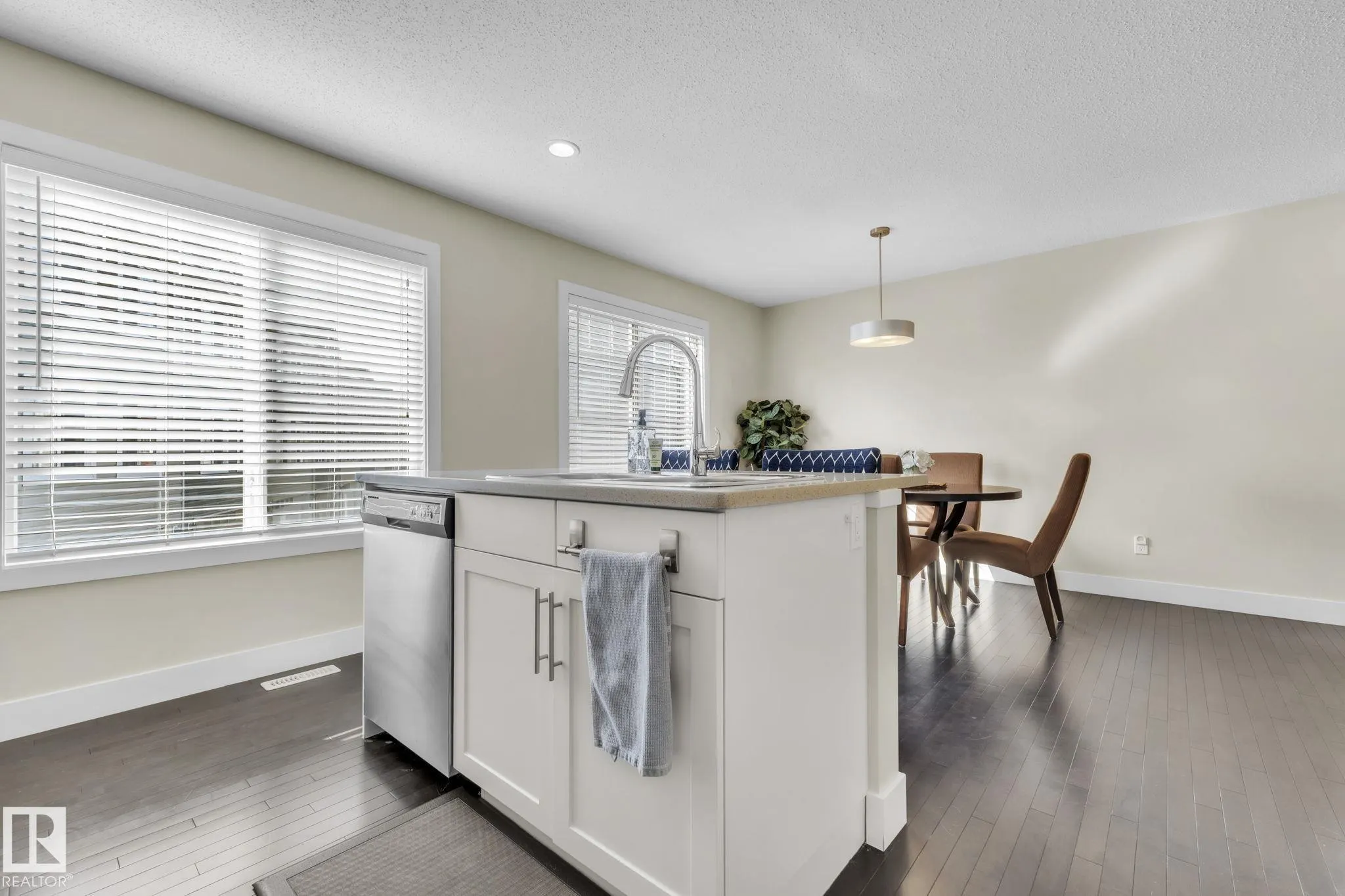 2922 MAPLE Way