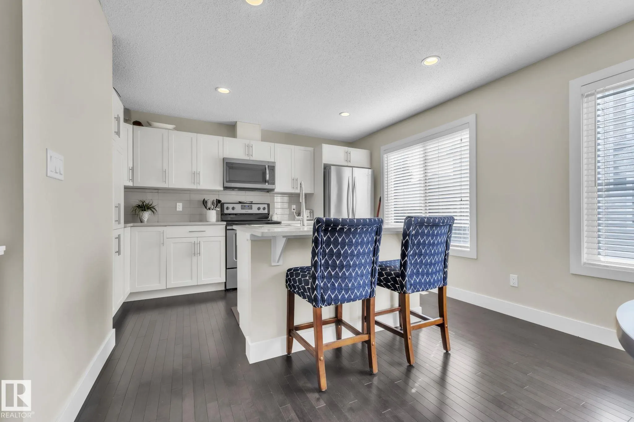 2922 MAPLE Way