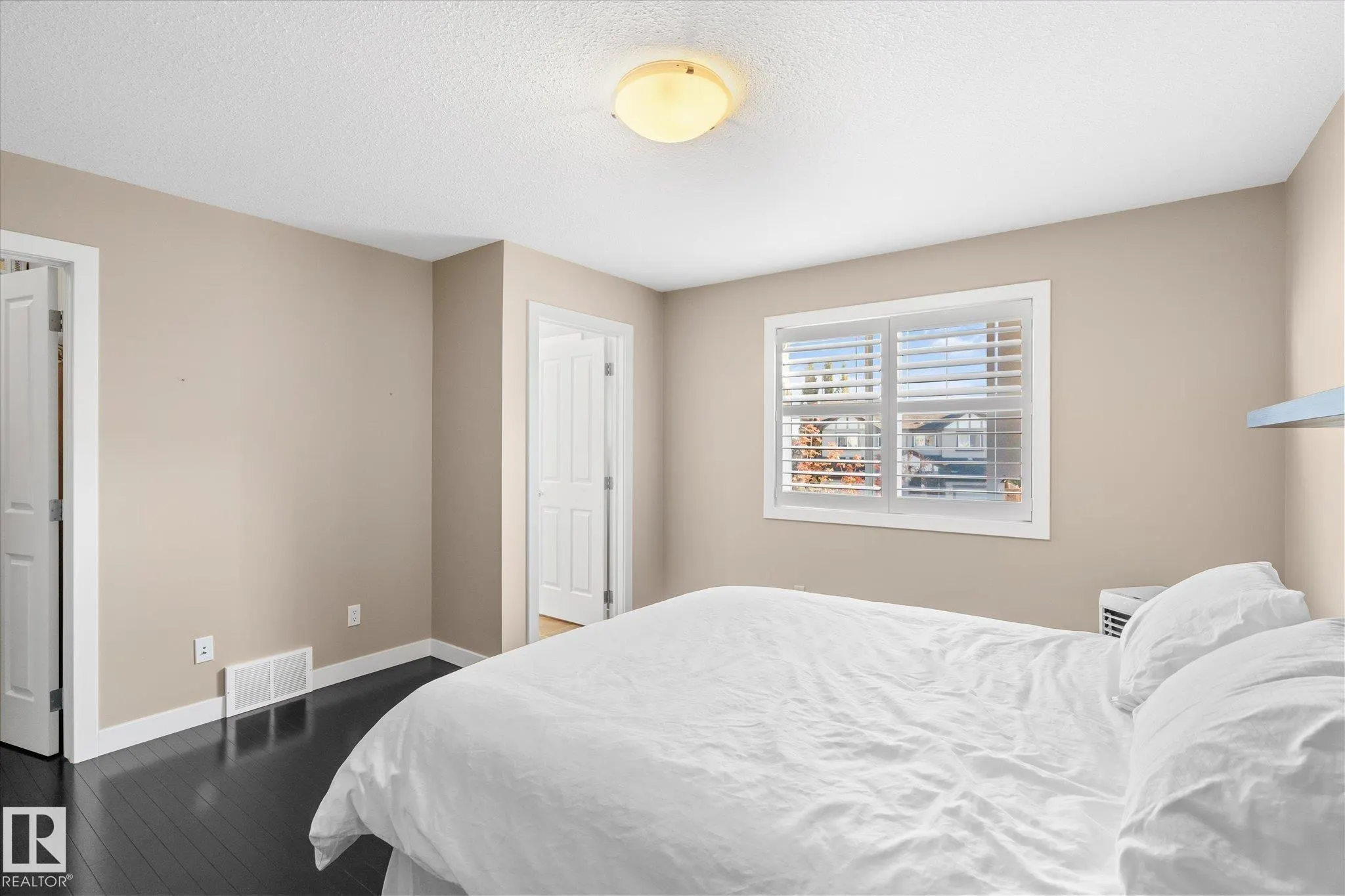 28 HARTWICK Mews