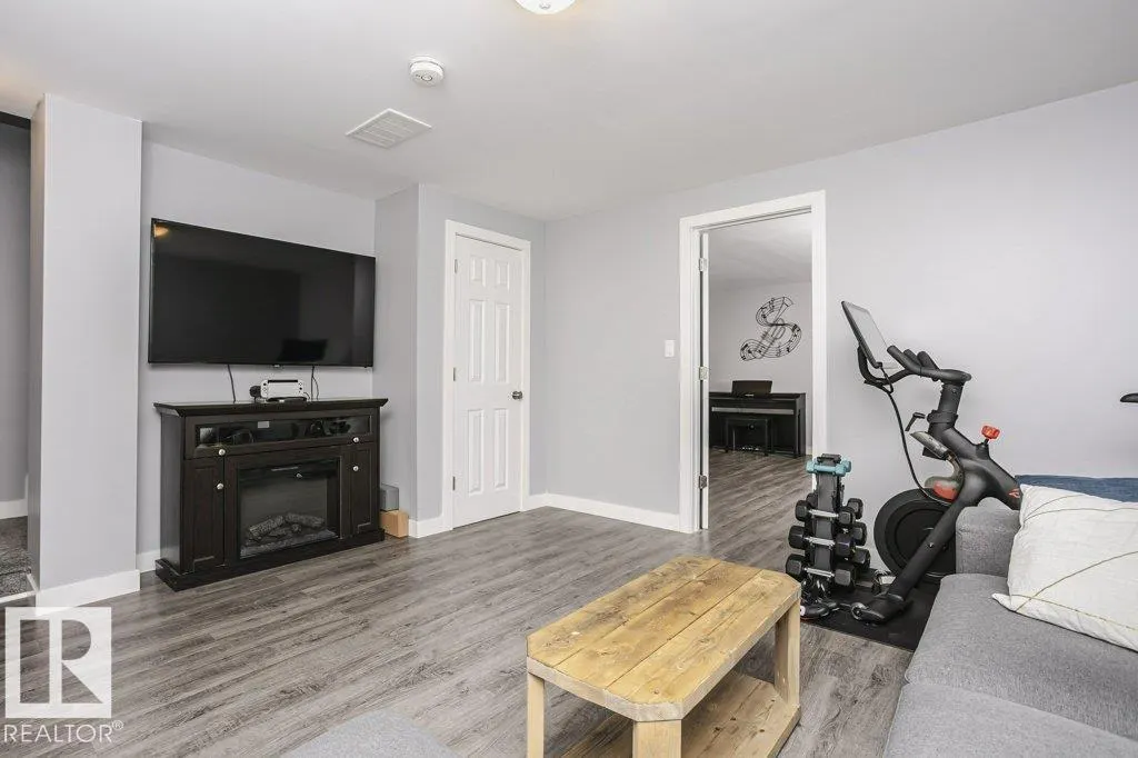 7236 ARMOUR Crescent