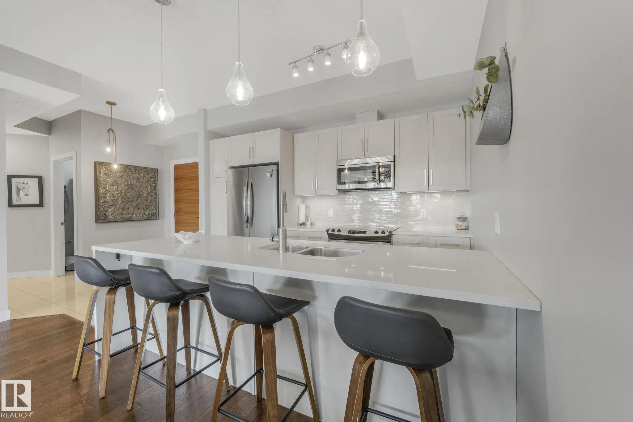 625 LEGER Way