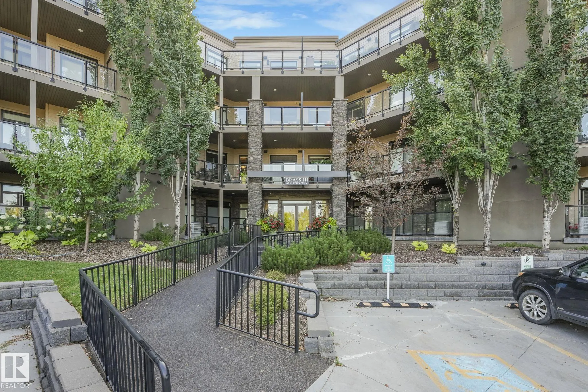 625 LEGER Way
