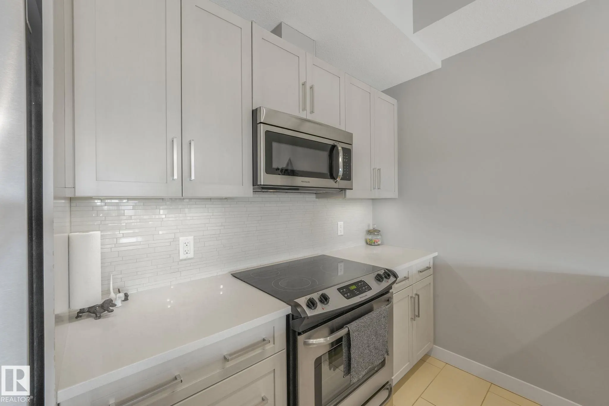 625 LEGER Way