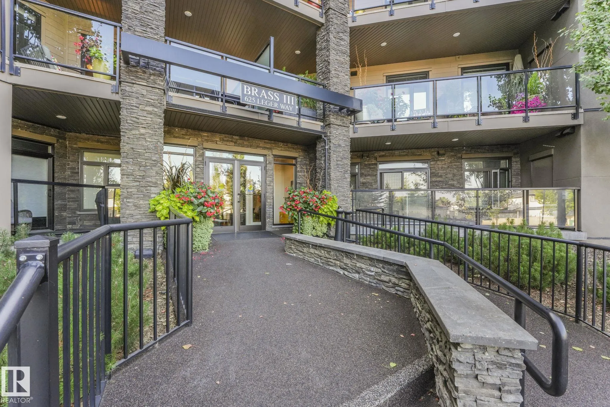 625 LEGER Way