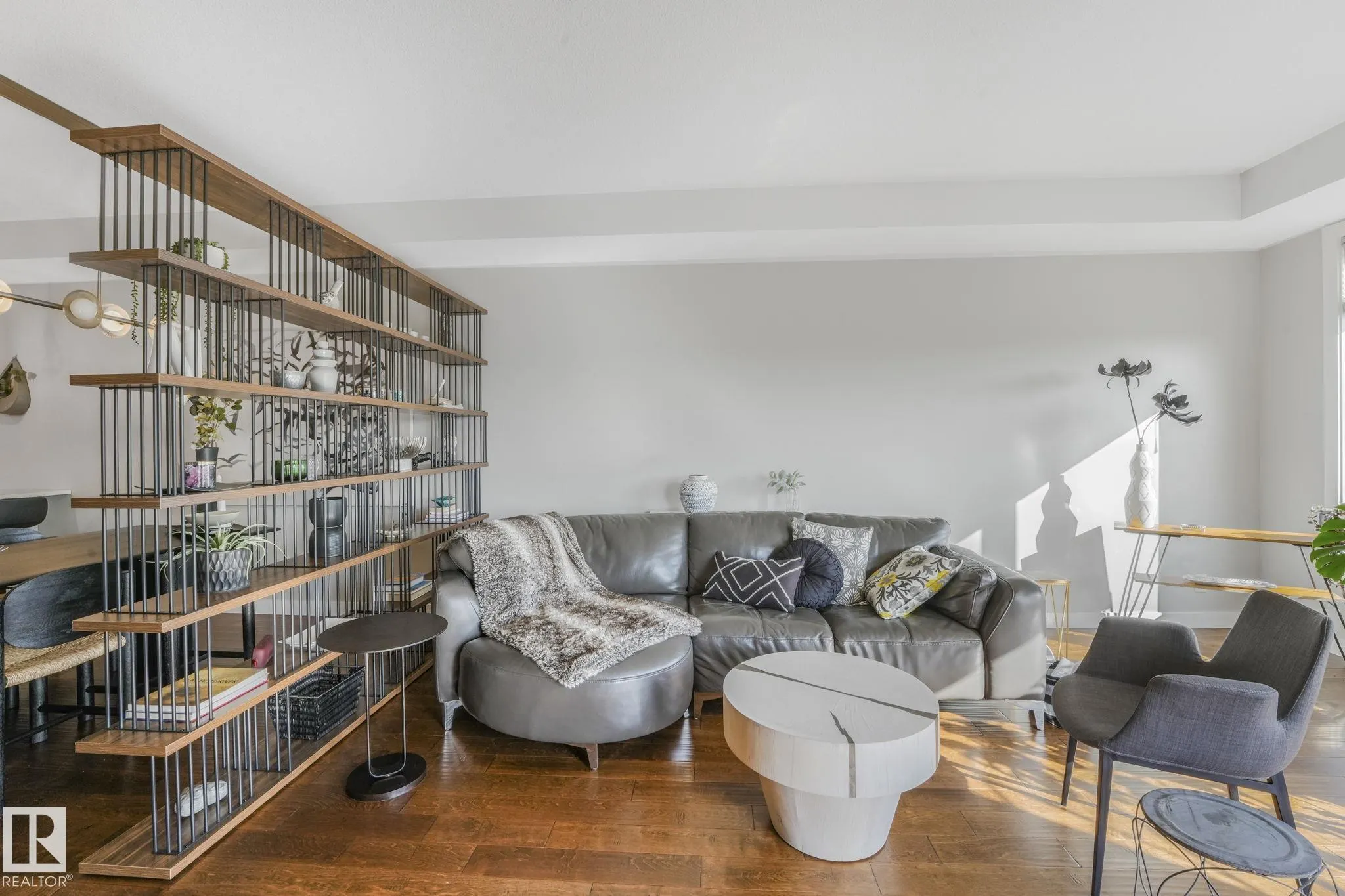 625 LEGER Way
