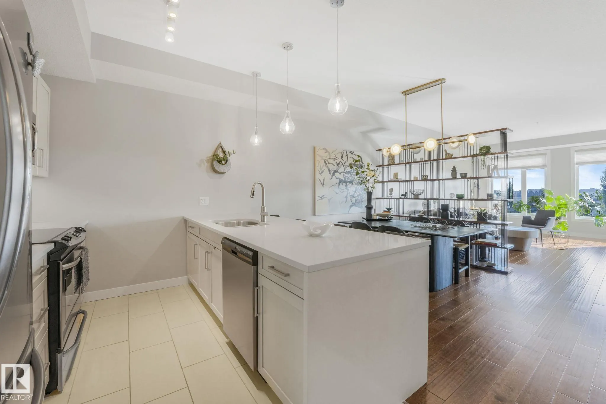 625 LEGER Way