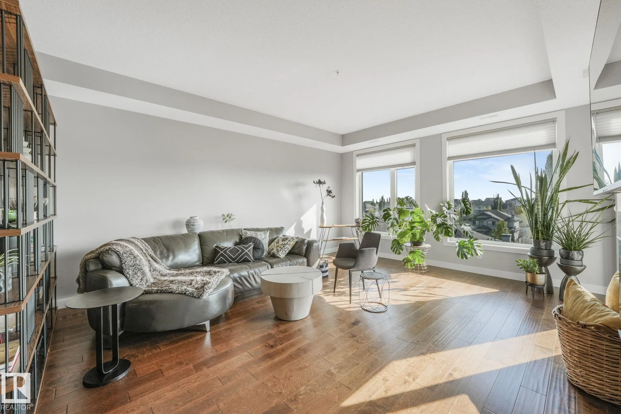 625 LEGER Way