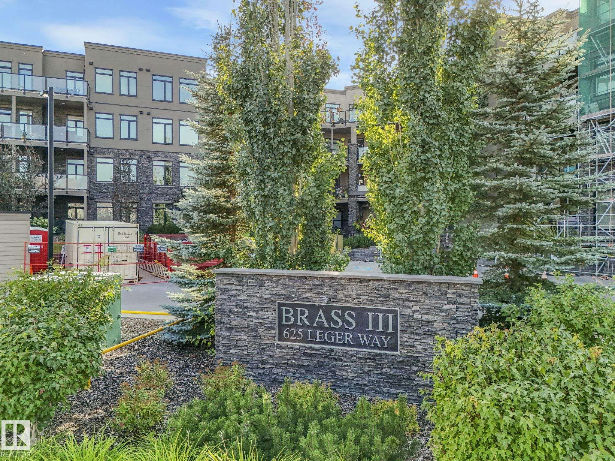 625 LEGER Way