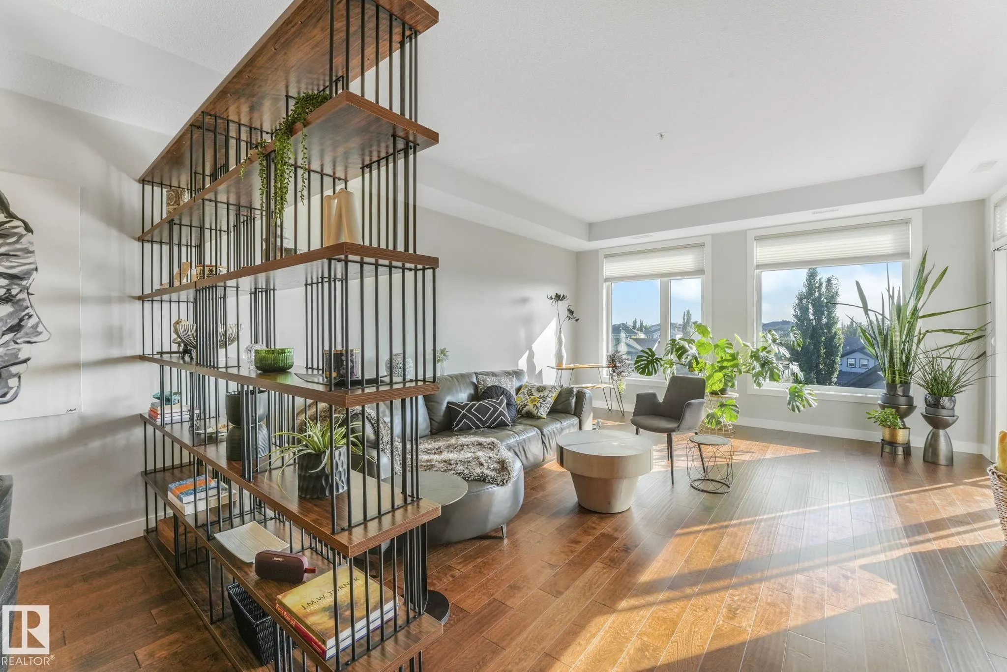 625 LEGER Way